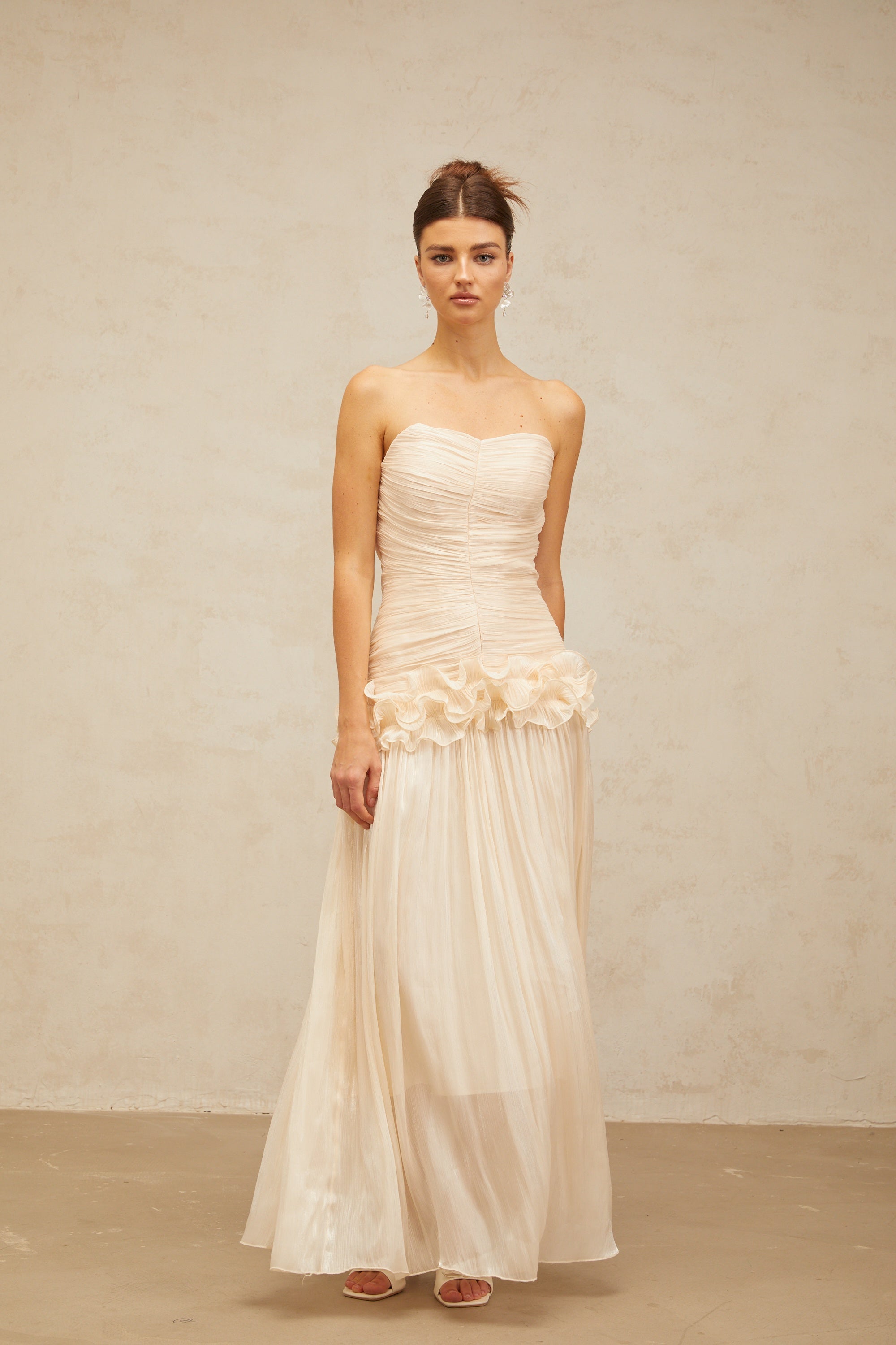 فستان ماكسي محايد من سيليست مع كشكشة