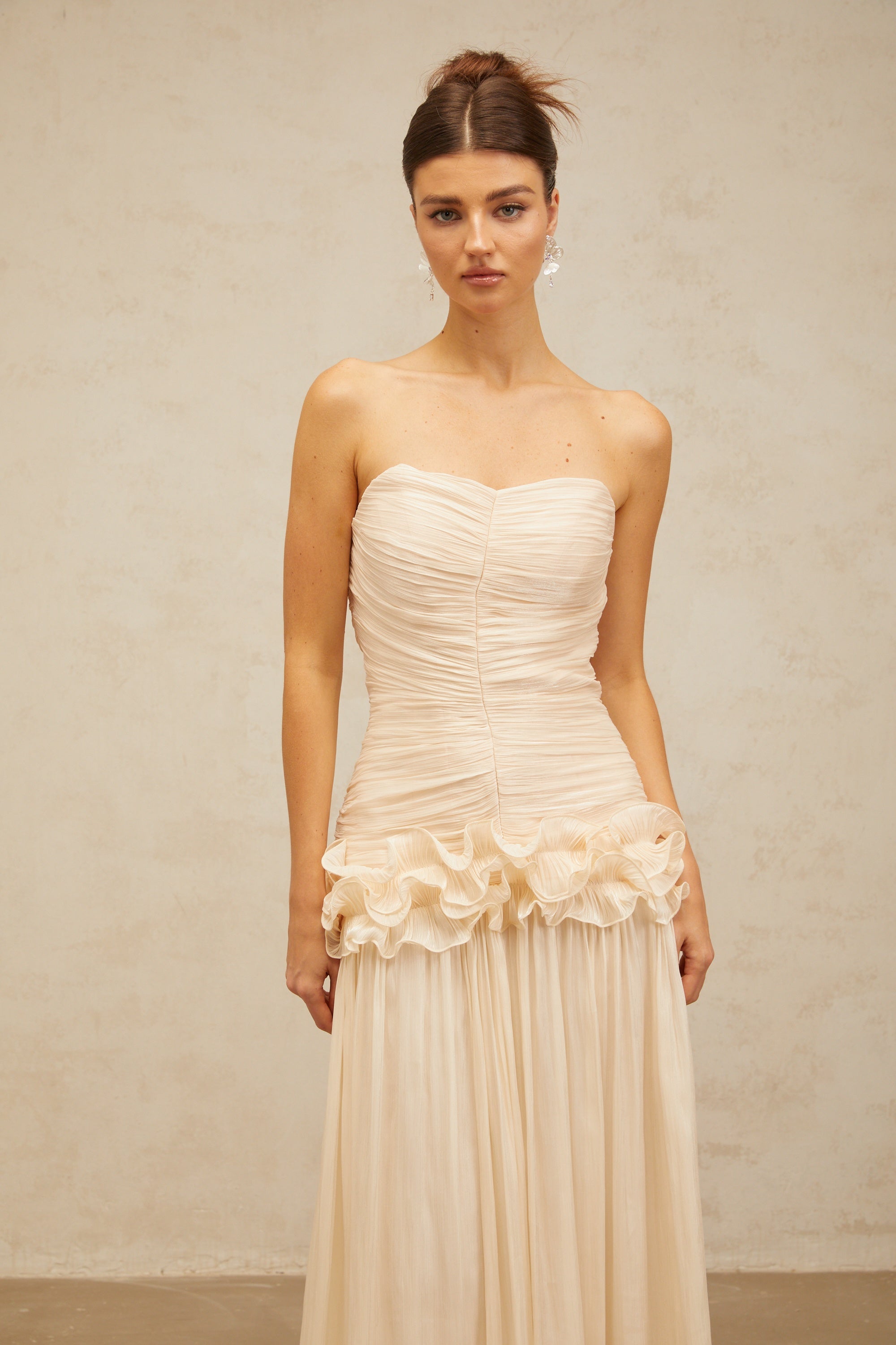 فستان ماكسي محايد من سيليست مع كشكشة