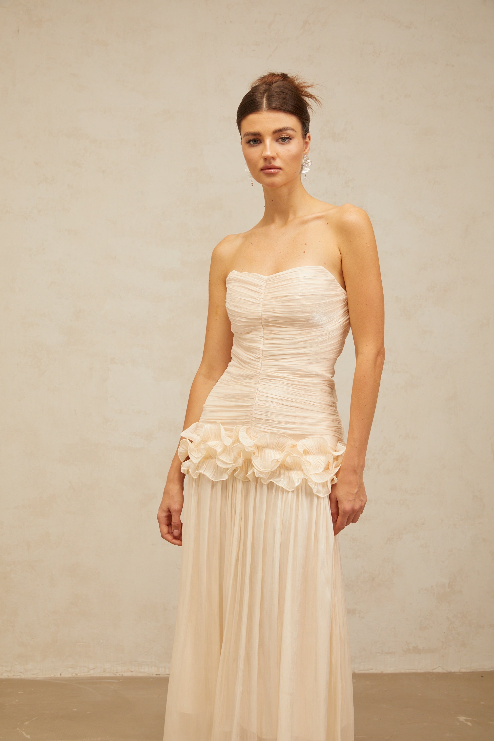 فستان ماكسي محايد من سيليست مع كشكشة