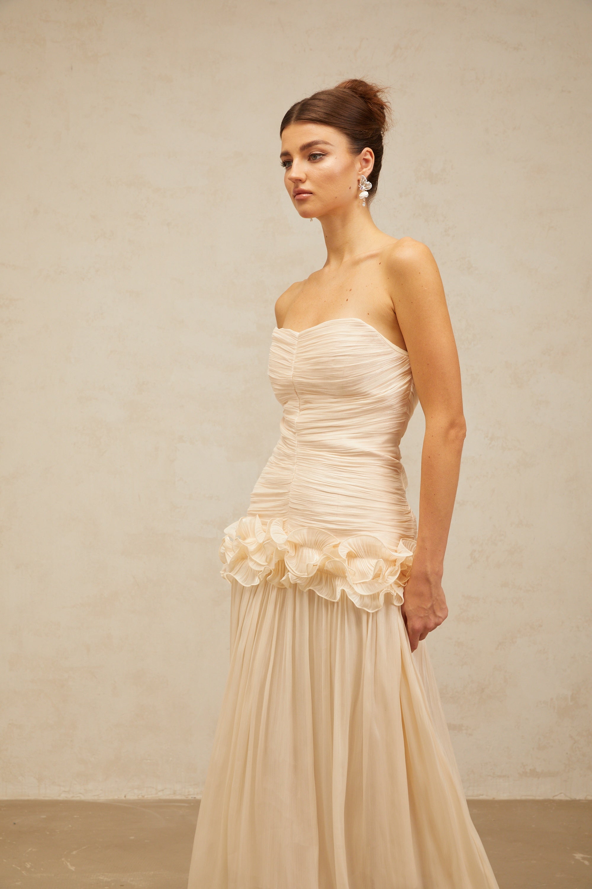 فستان ماكسي محايد من سيليست مع كشكشة