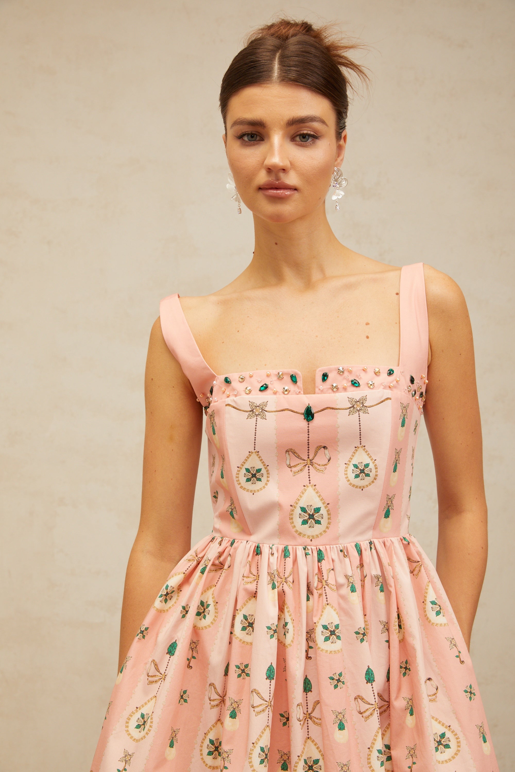 Osanne – Rosa Minikleid mit verziertem Musterdruck
