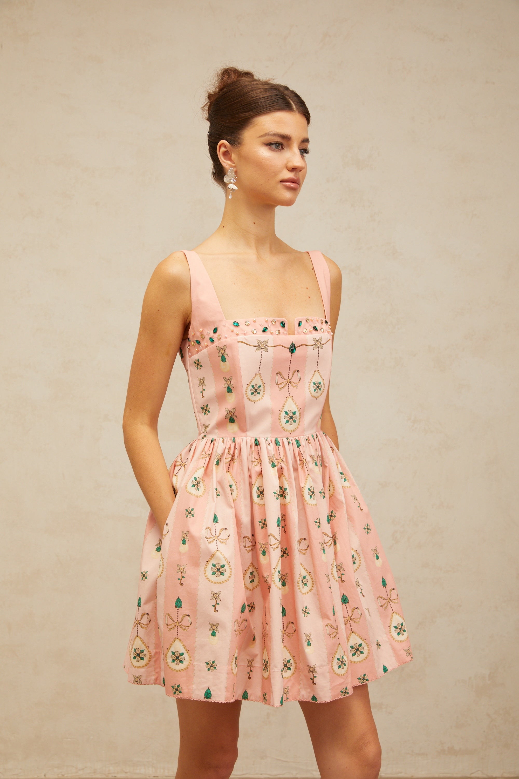 Osanne – Rosa Minikleid mit verziertem Musterdruck