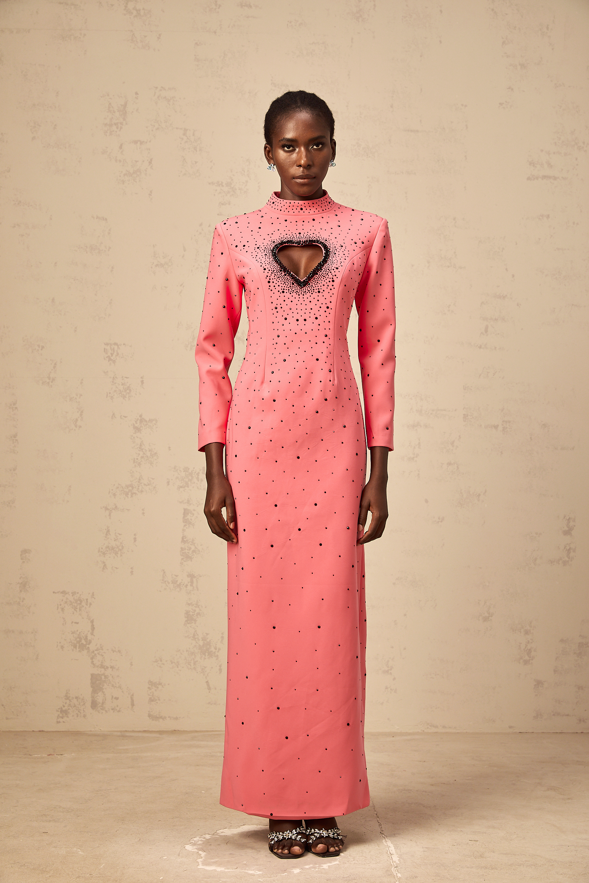 فستان قصير مزين بطبعة زهور باللون الوردي الناري