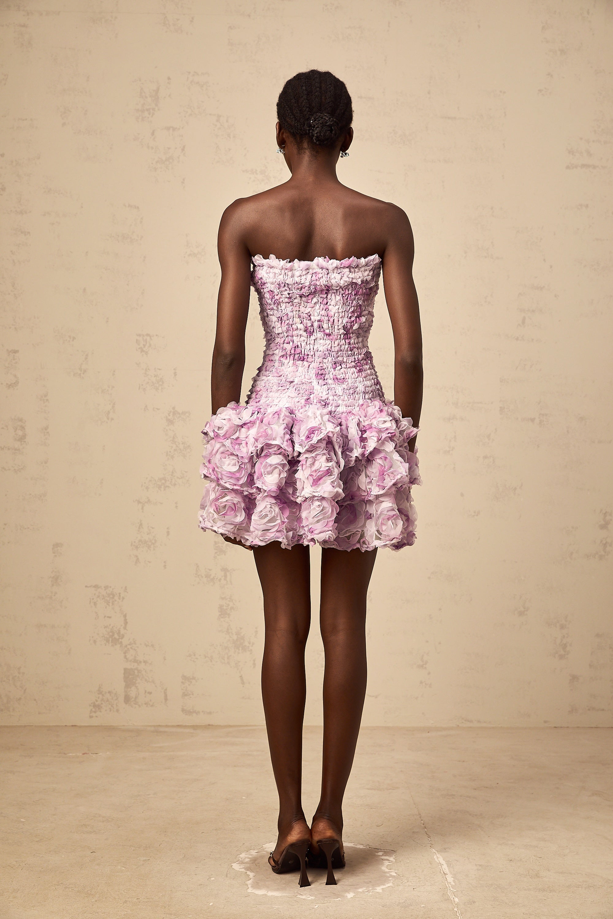 Mylène lila 3D-Blütenblatt-Minikleid aus gestuftem Tüll