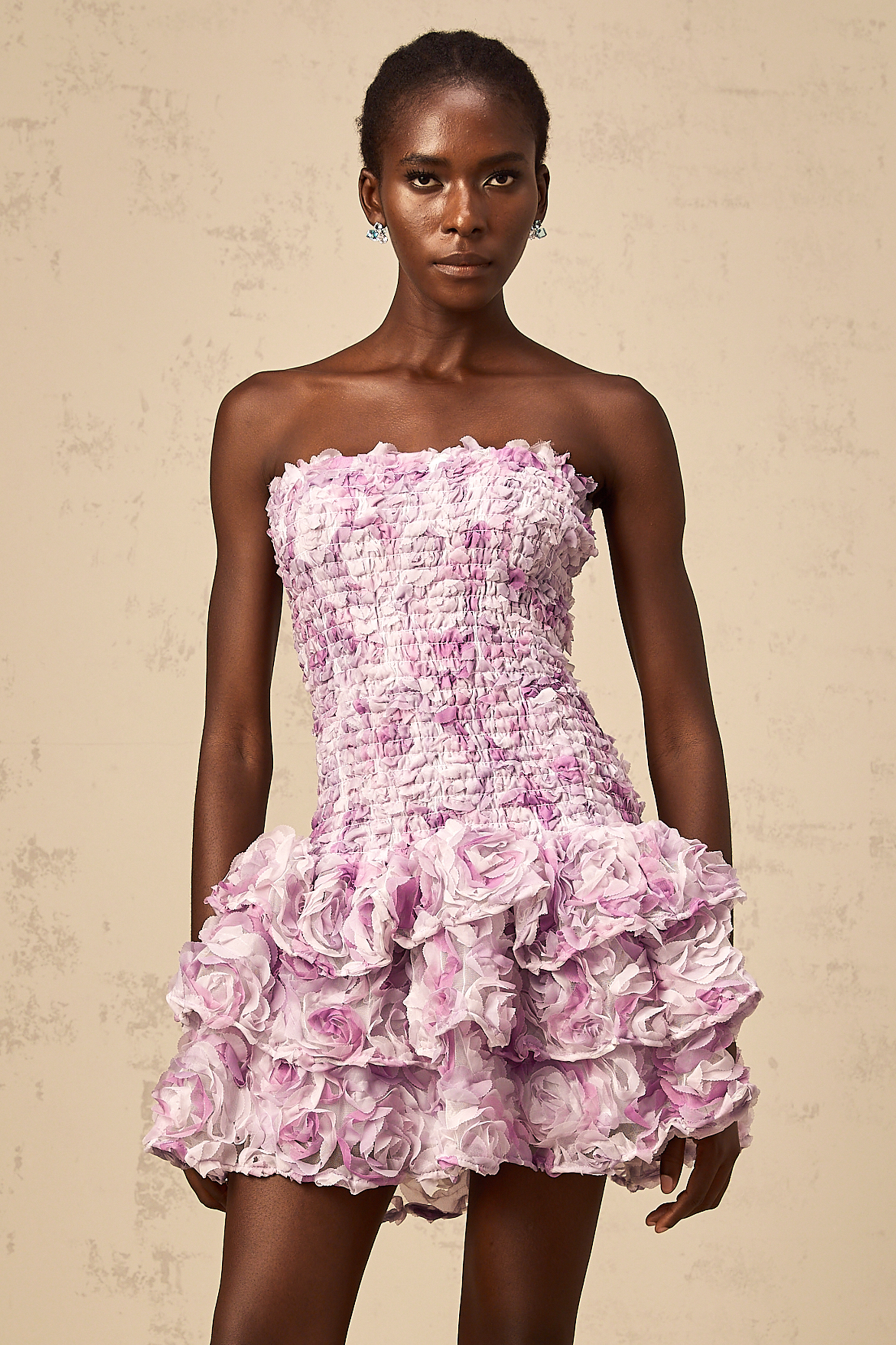 Mylène lila 3D-Blütenblatt-Minikleid aus gestuftem Tüll