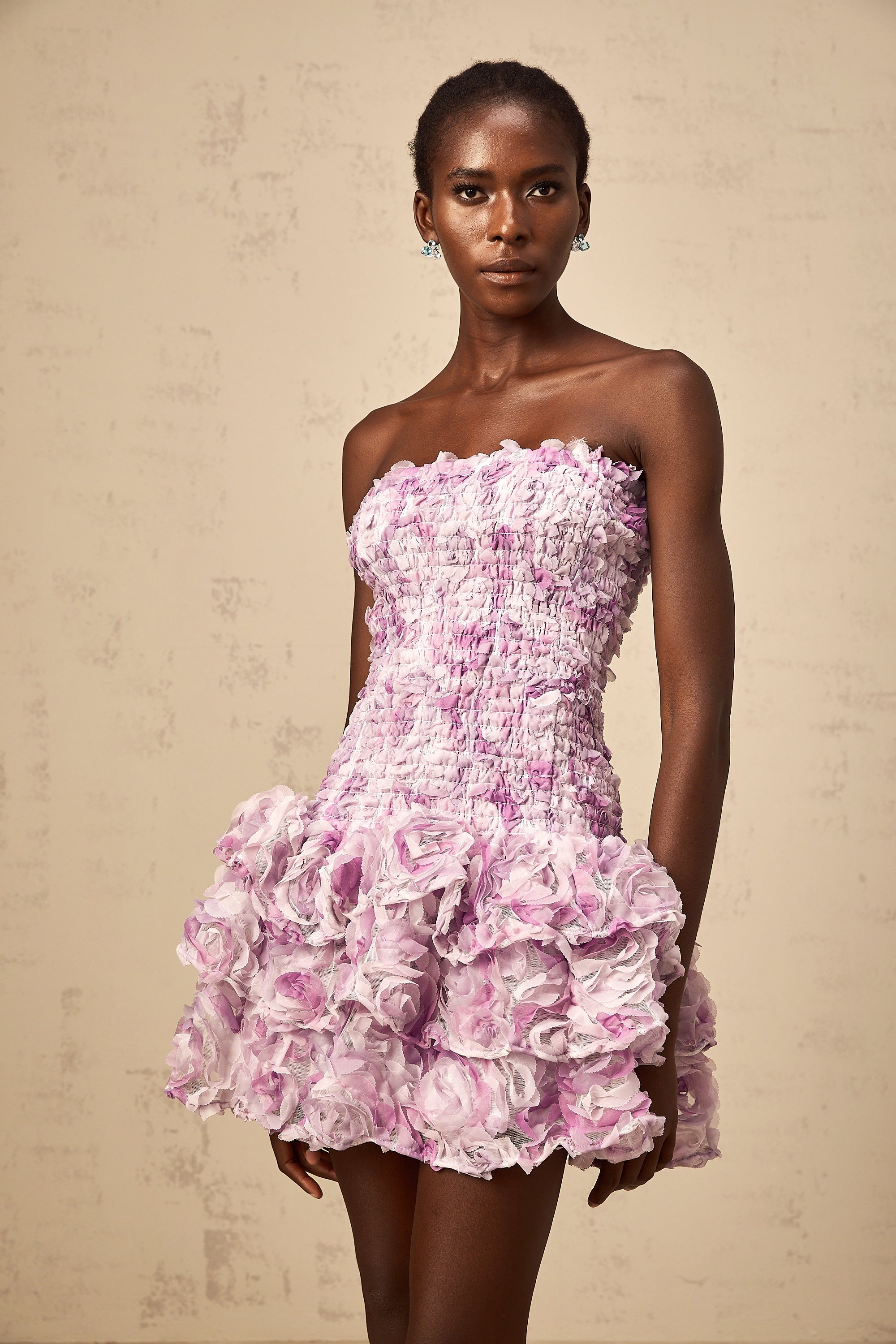 Mylène lila 3D-Blütenblatt-Minikleid aus gestuftem Tüll