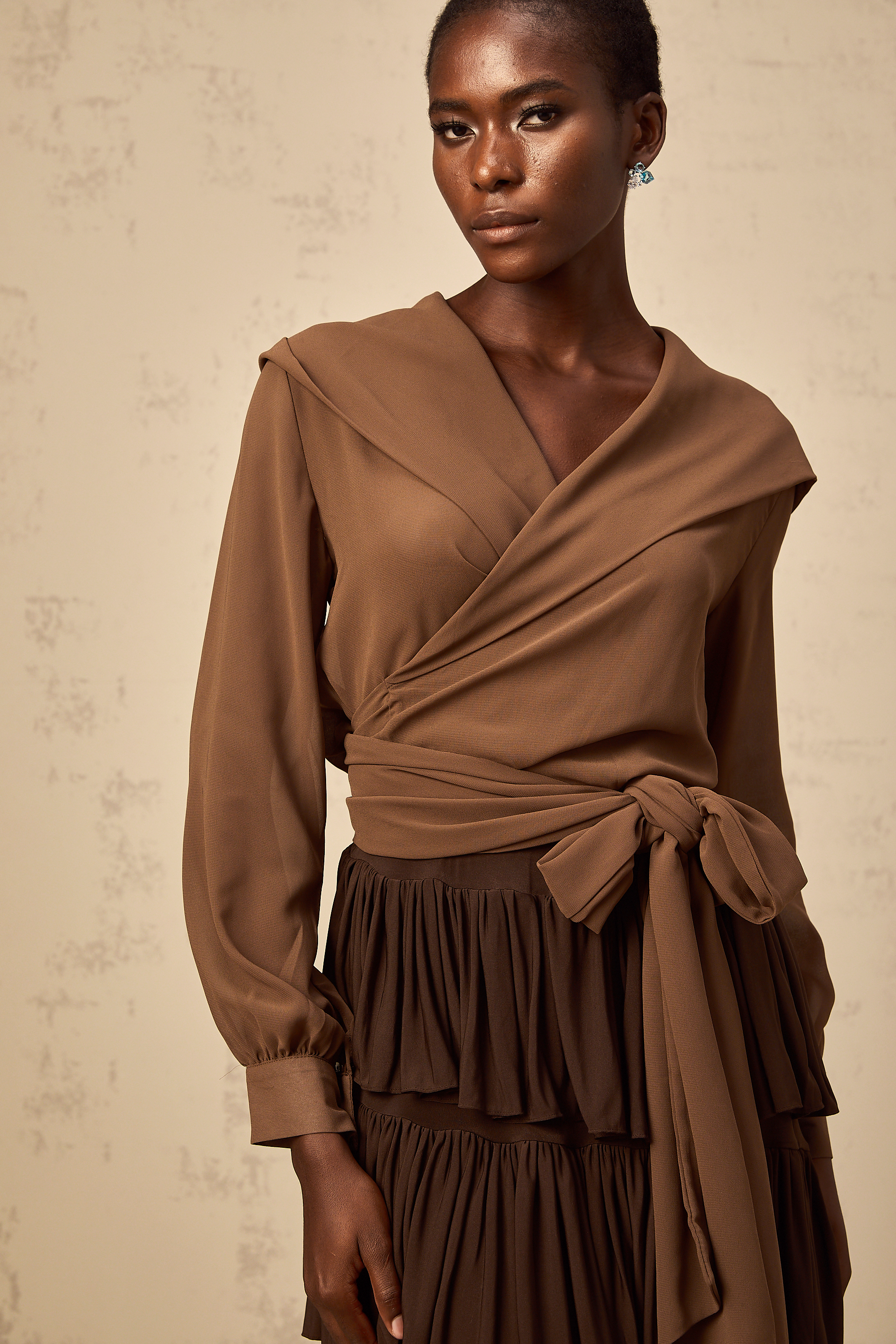 بلوزة Estelle بدون أكمام بتصميم غير متماثل