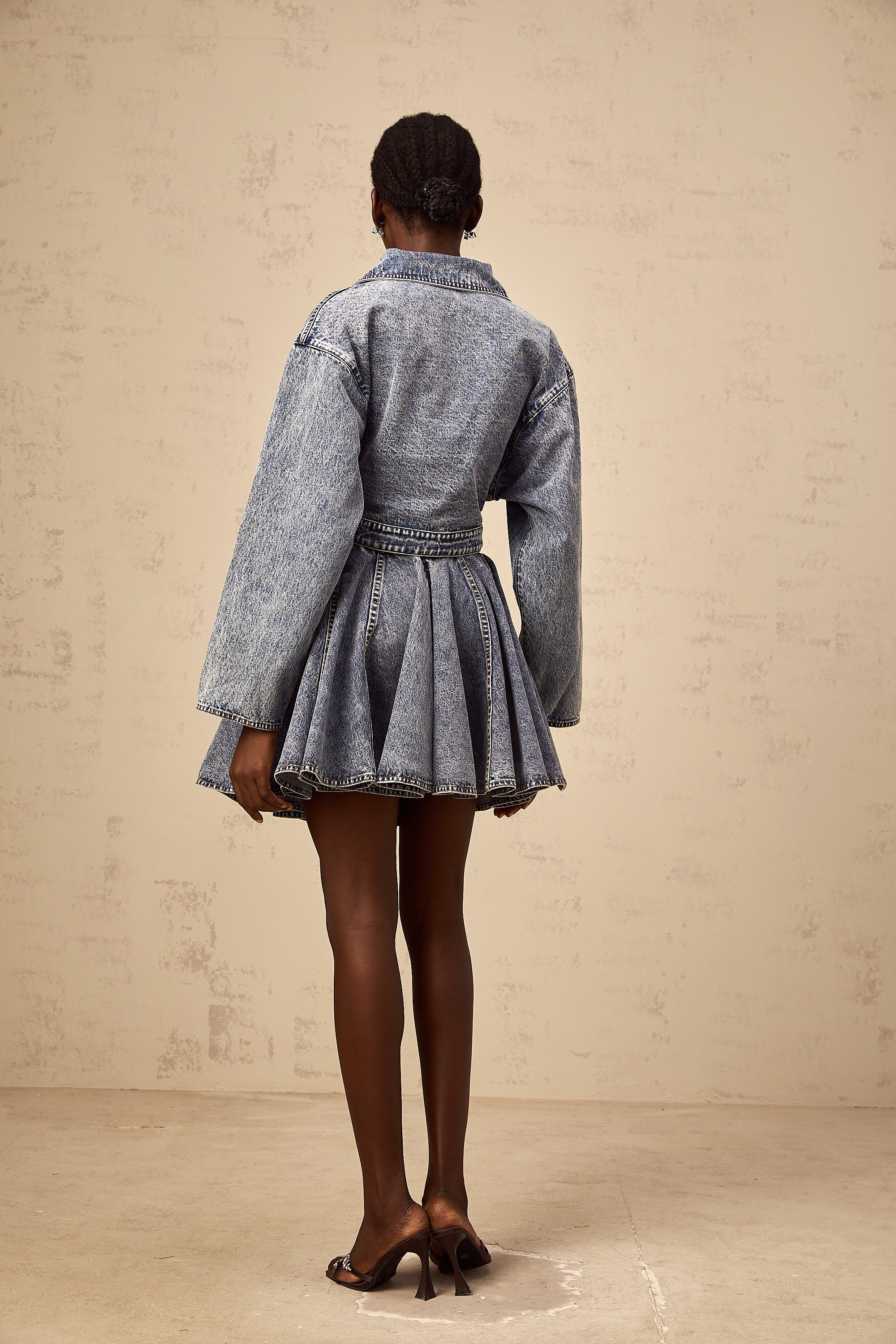 جاكيت جينز دوريان أزرق قصير غير متماثل