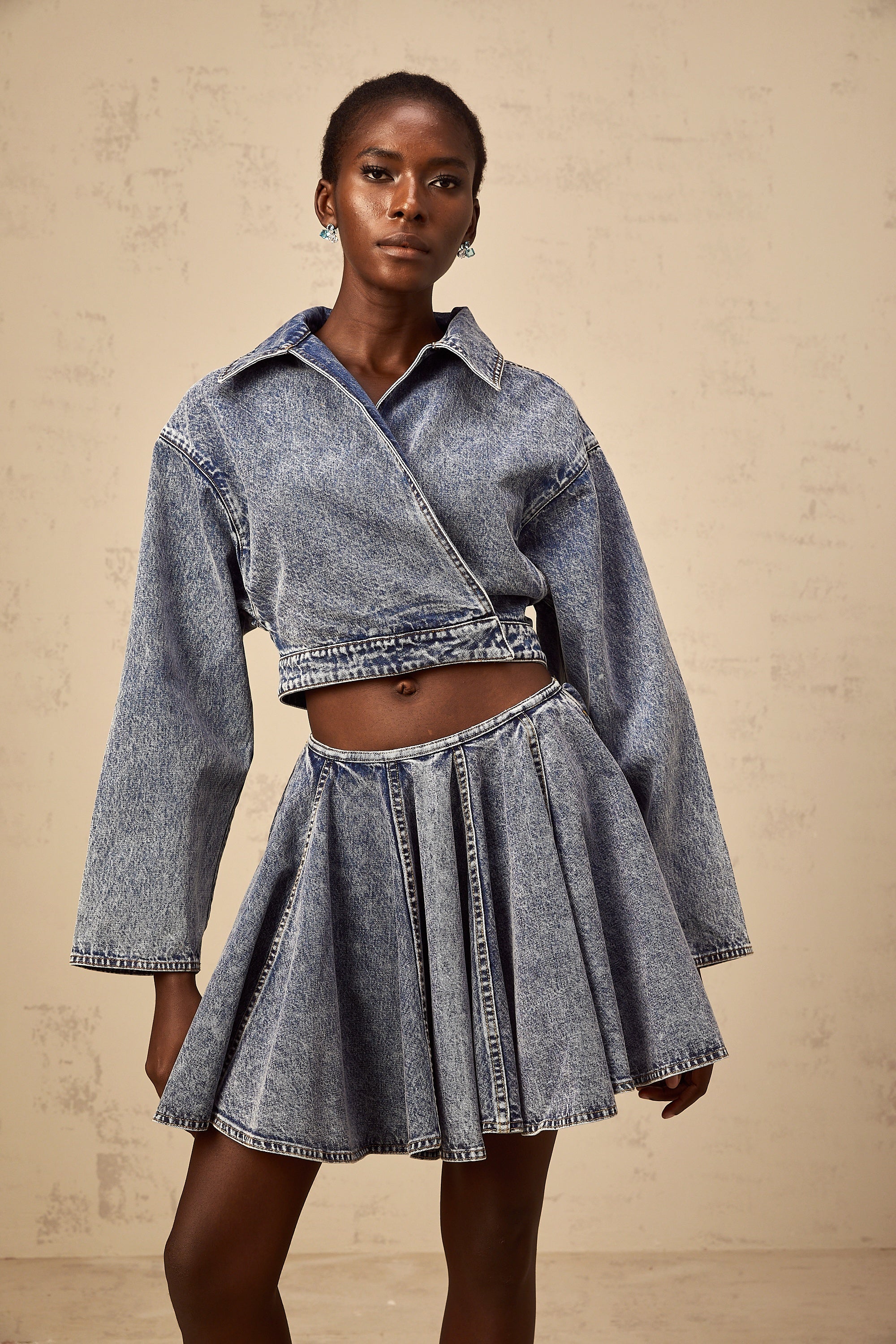 جاكيت جينز دوريان أزرق قصير غير متماثل