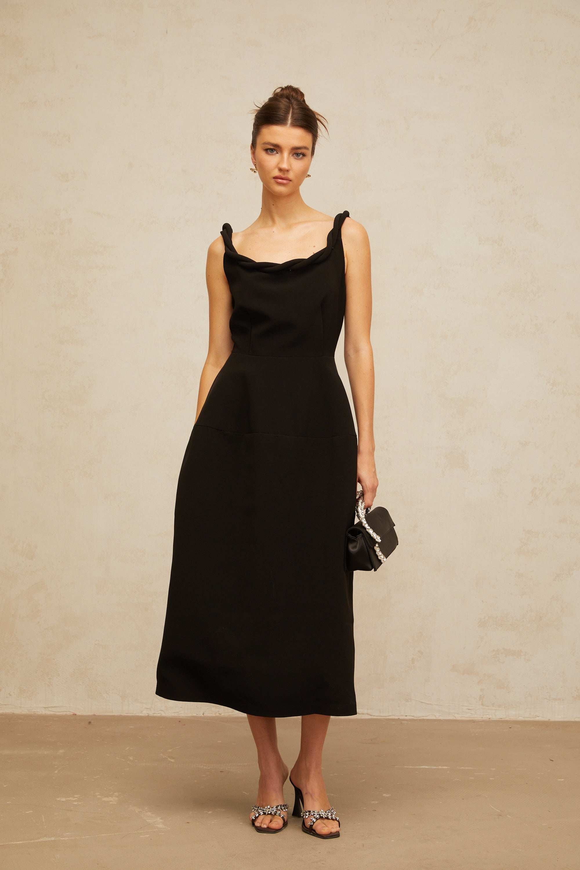 Hermine – Schwarzes, geflochtenes Puff-Midikleid