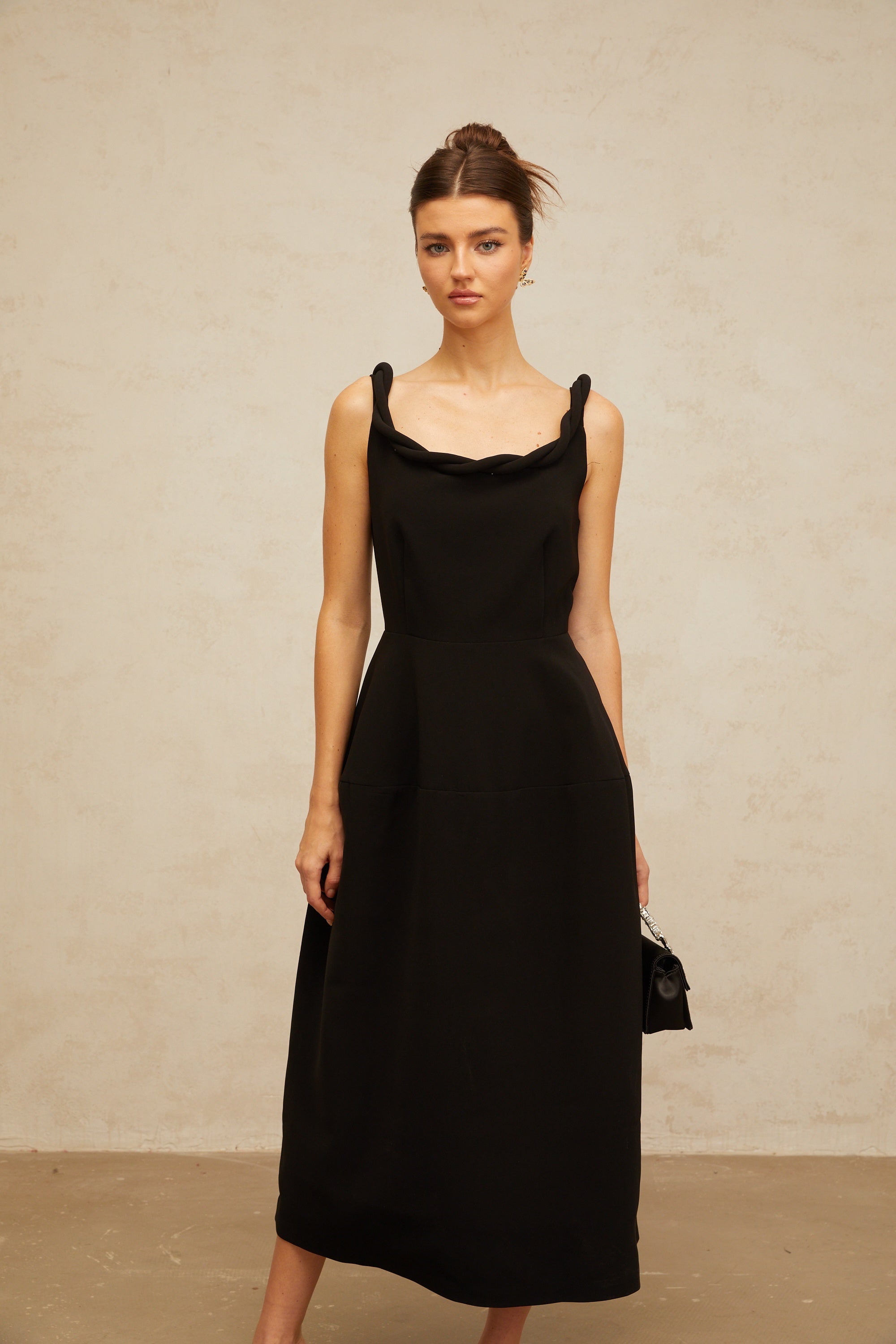 Hermine – Schwarzes, geflochtenes Puff-Midikleid