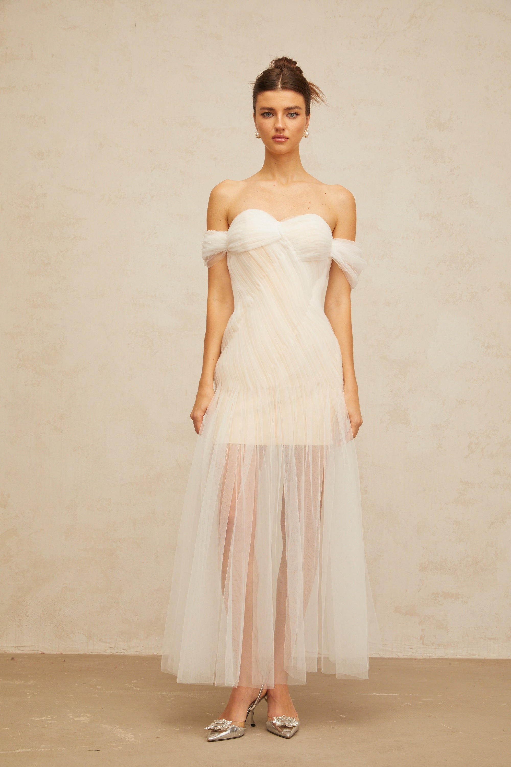 Sibylle – Maxikleid aus plissiertem Tüll in Off-White