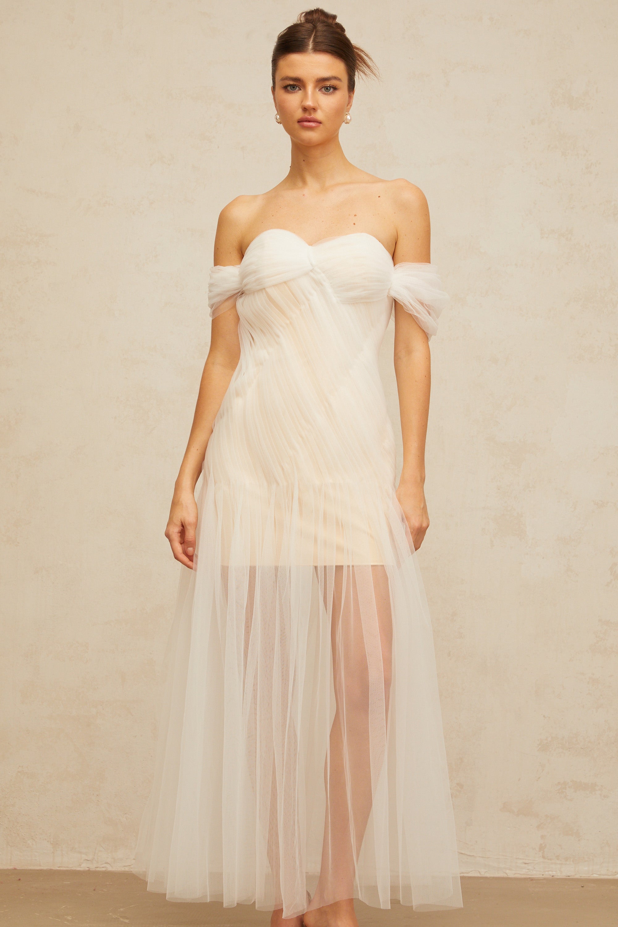 Sibylle – Maxikleid aus plissiertem Tüll in Off-White