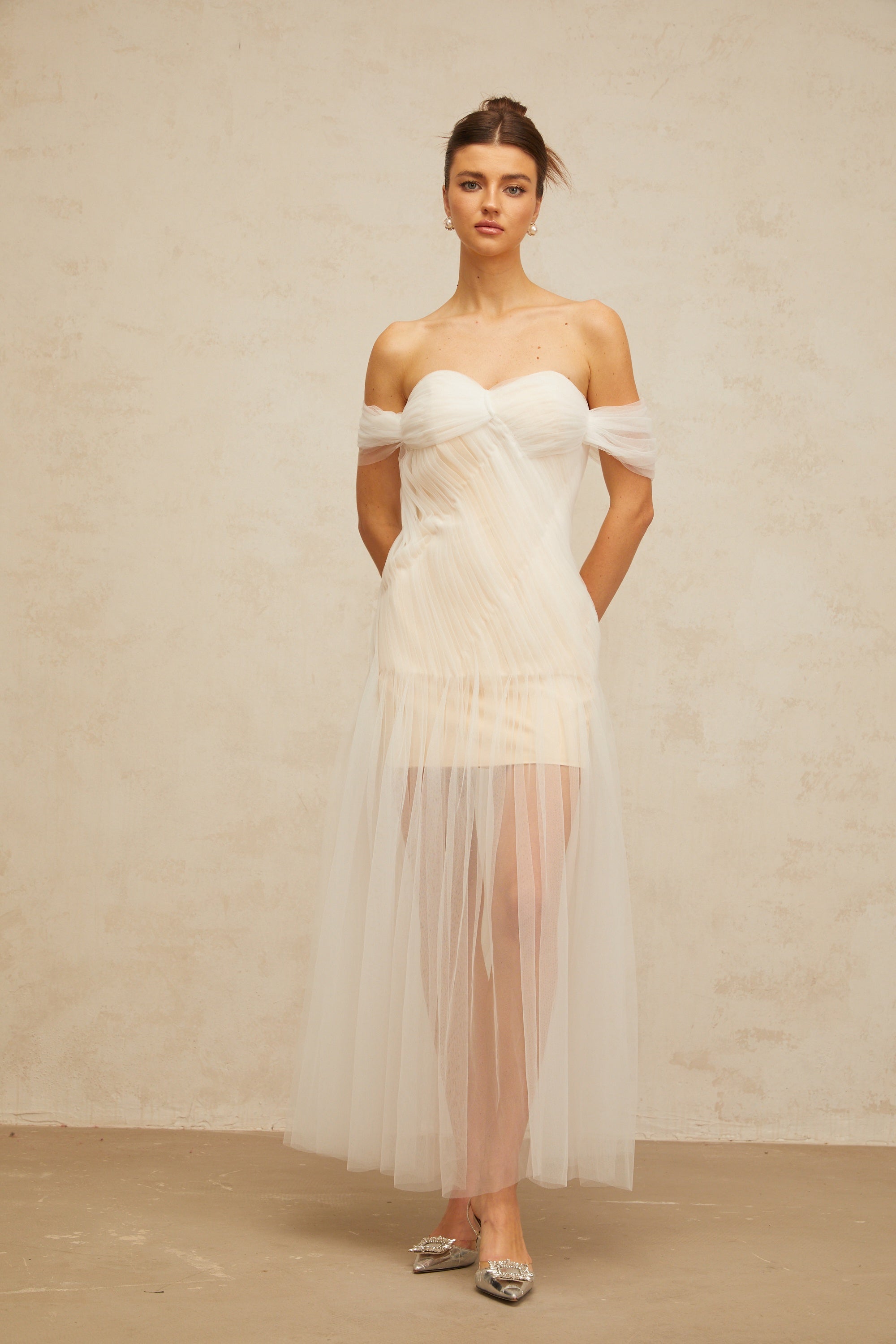 Sibylle – Maxikleid aus plissiertem Tüll in Off-White