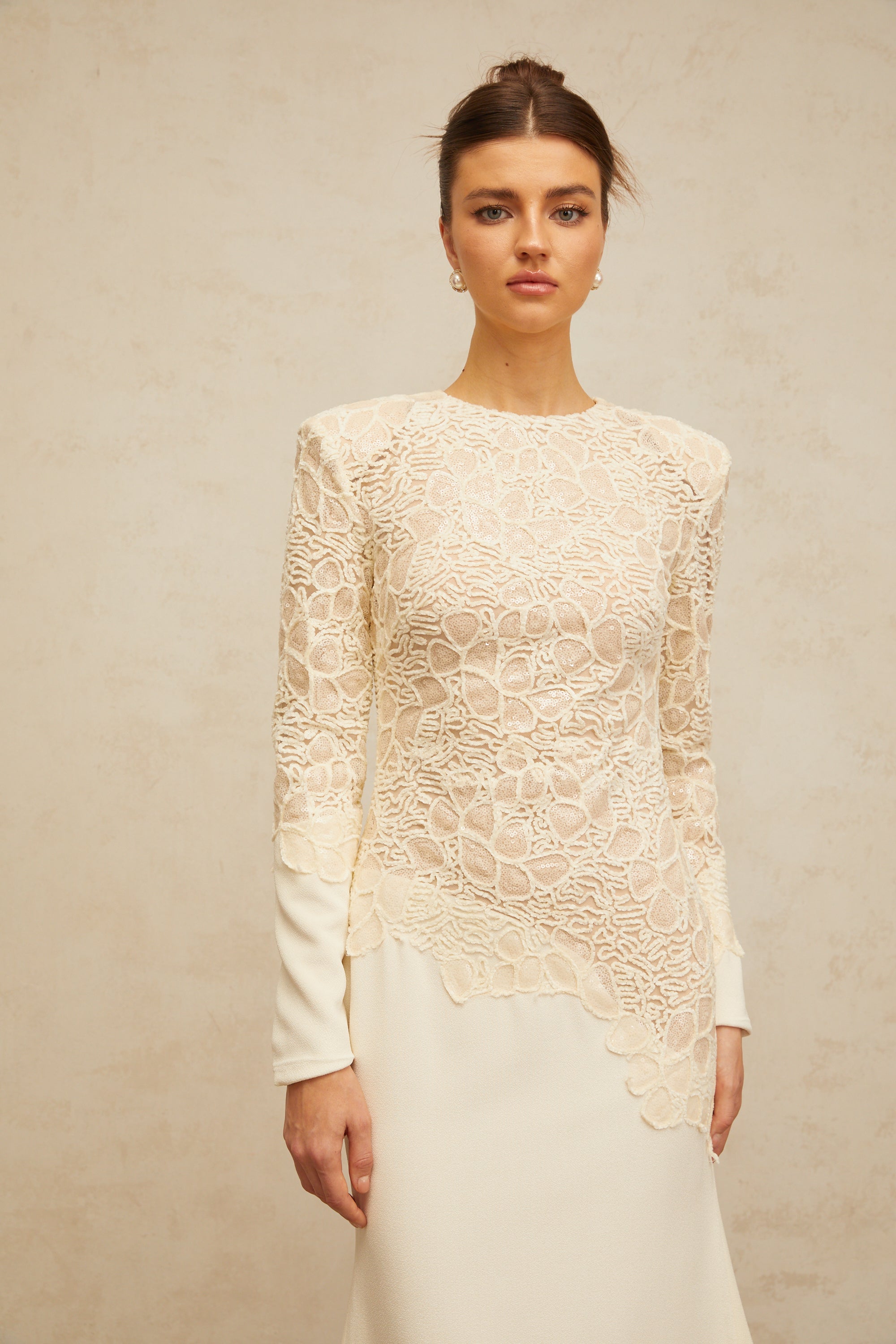 فستان ماتيلد الأبيض المطرز