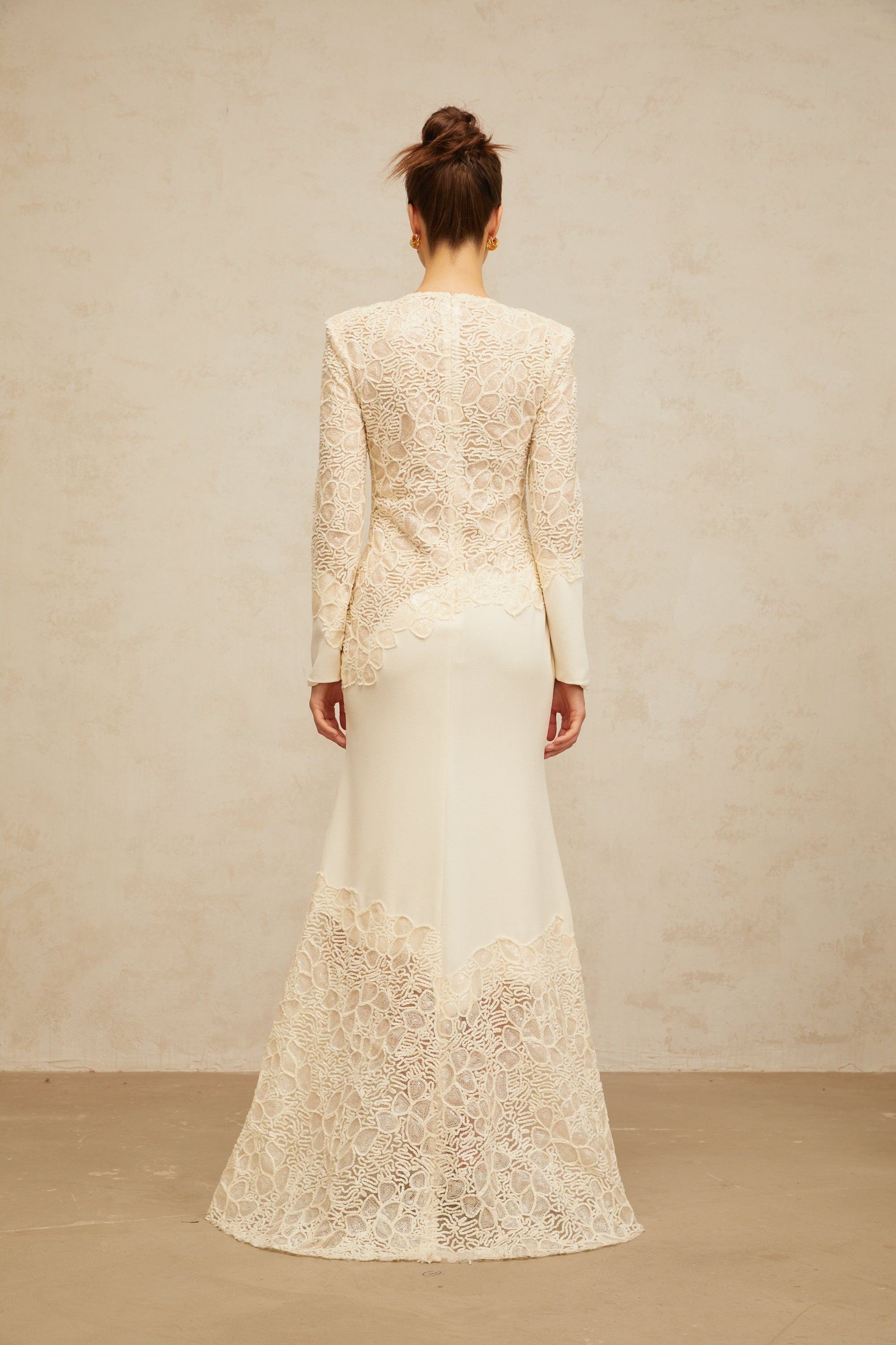 فستان ماتيلد الأبيض المطرز