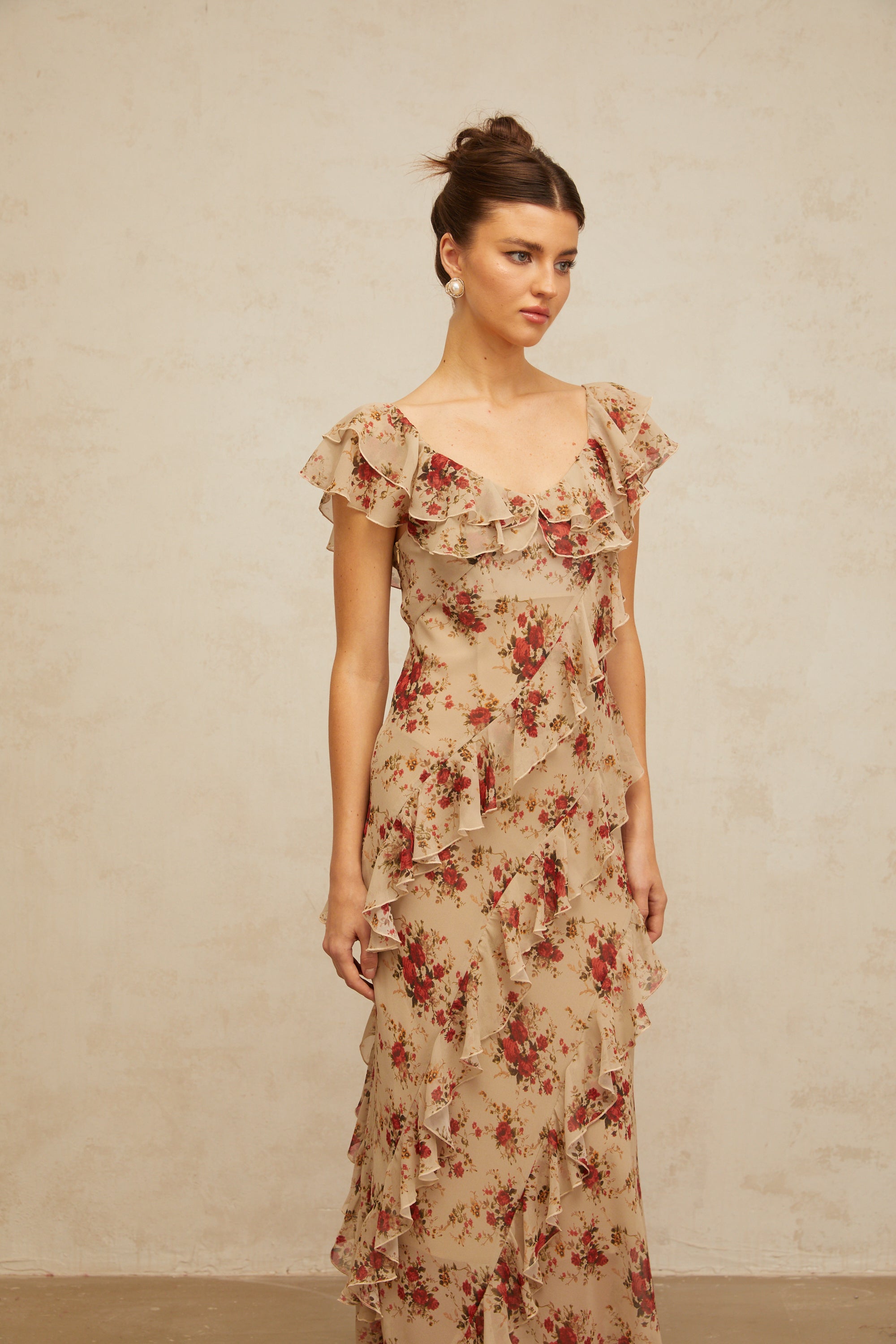 فستان ماكسي واسع من Déotille بطبعة زهور وكشكشة