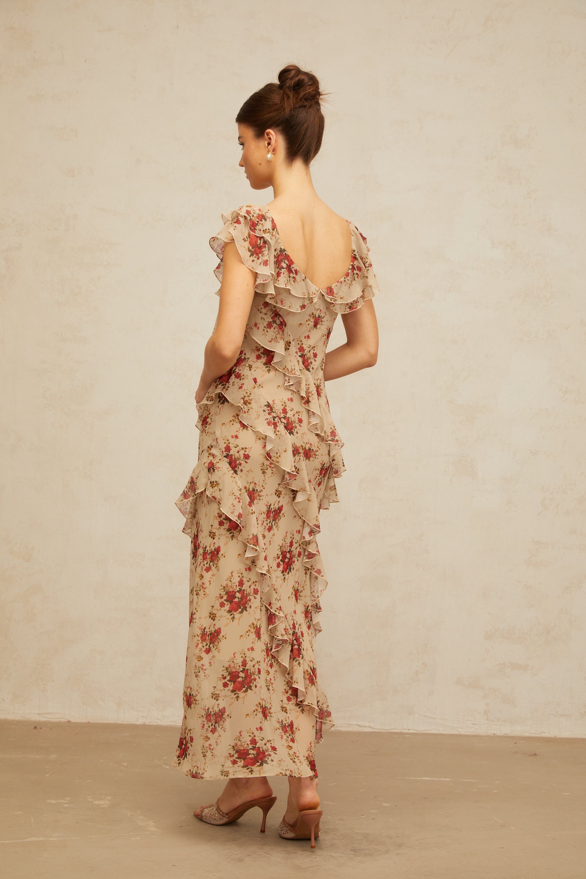 فستان ماكسي واسع من Déotille بطبعة زهور وكشكشة