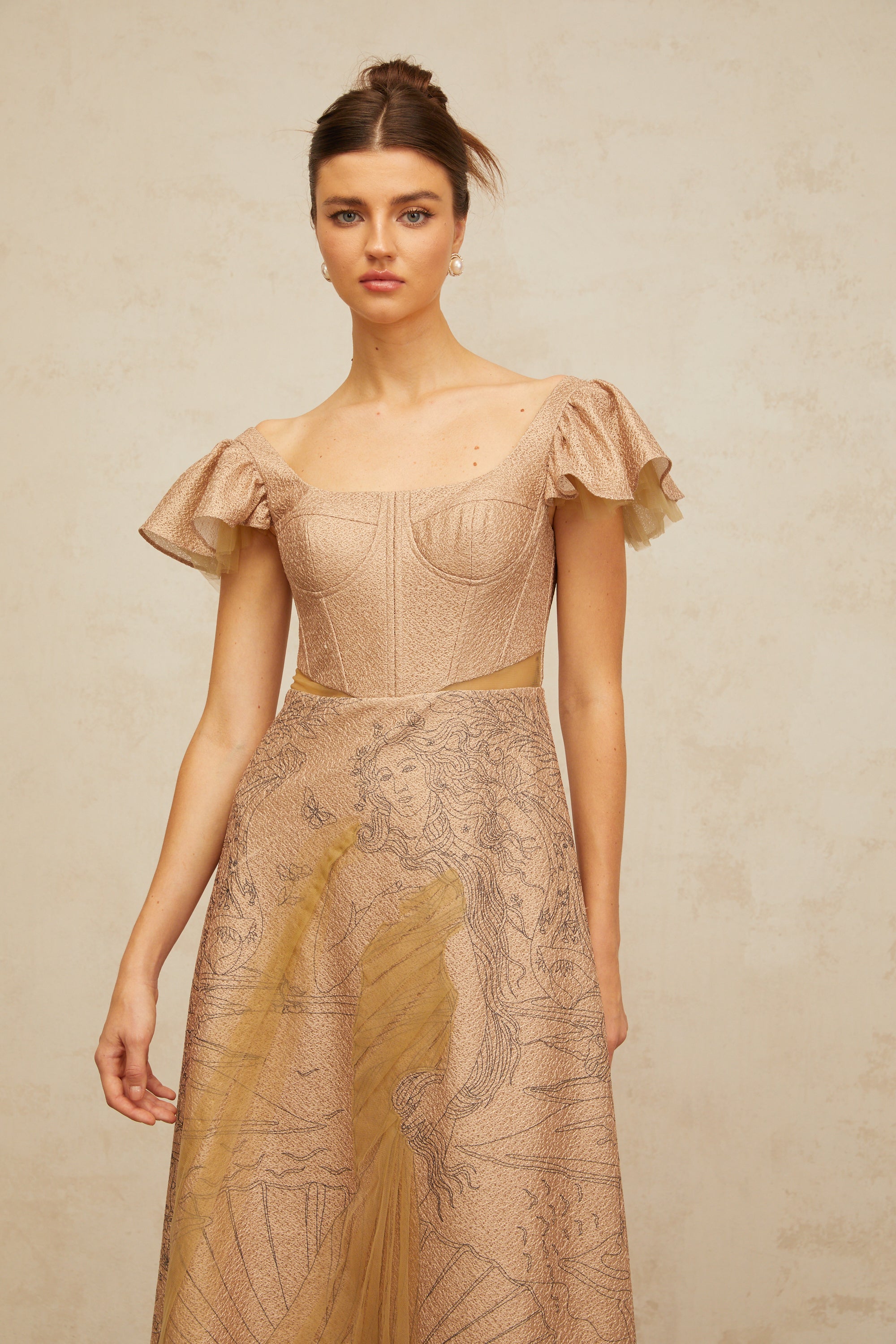 فستان جيادا متوسط الطول بطبعة جرافيكية باللون الكاكي