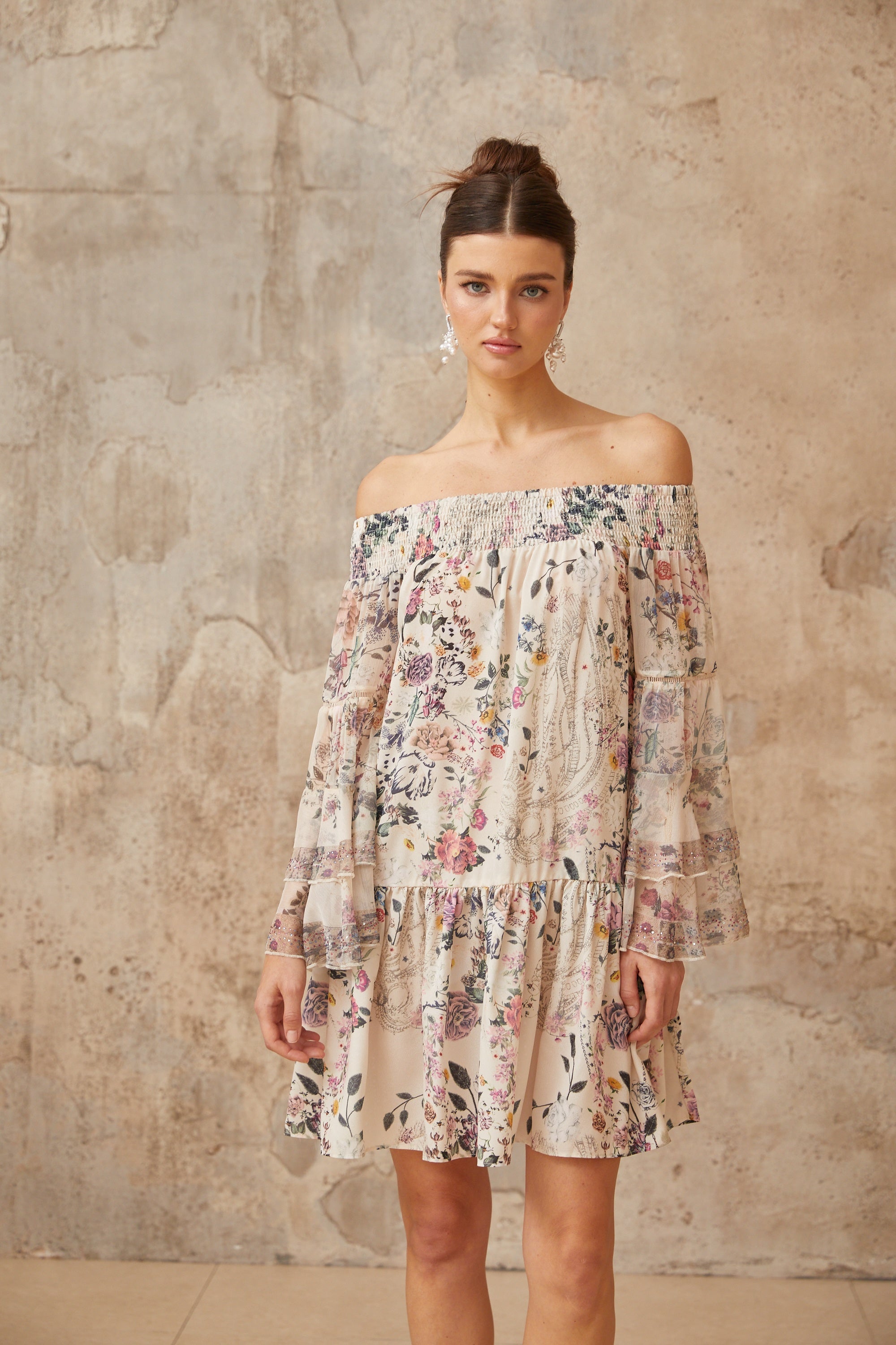 Yasmine gesmoktes Minikleid mit Blumendruck