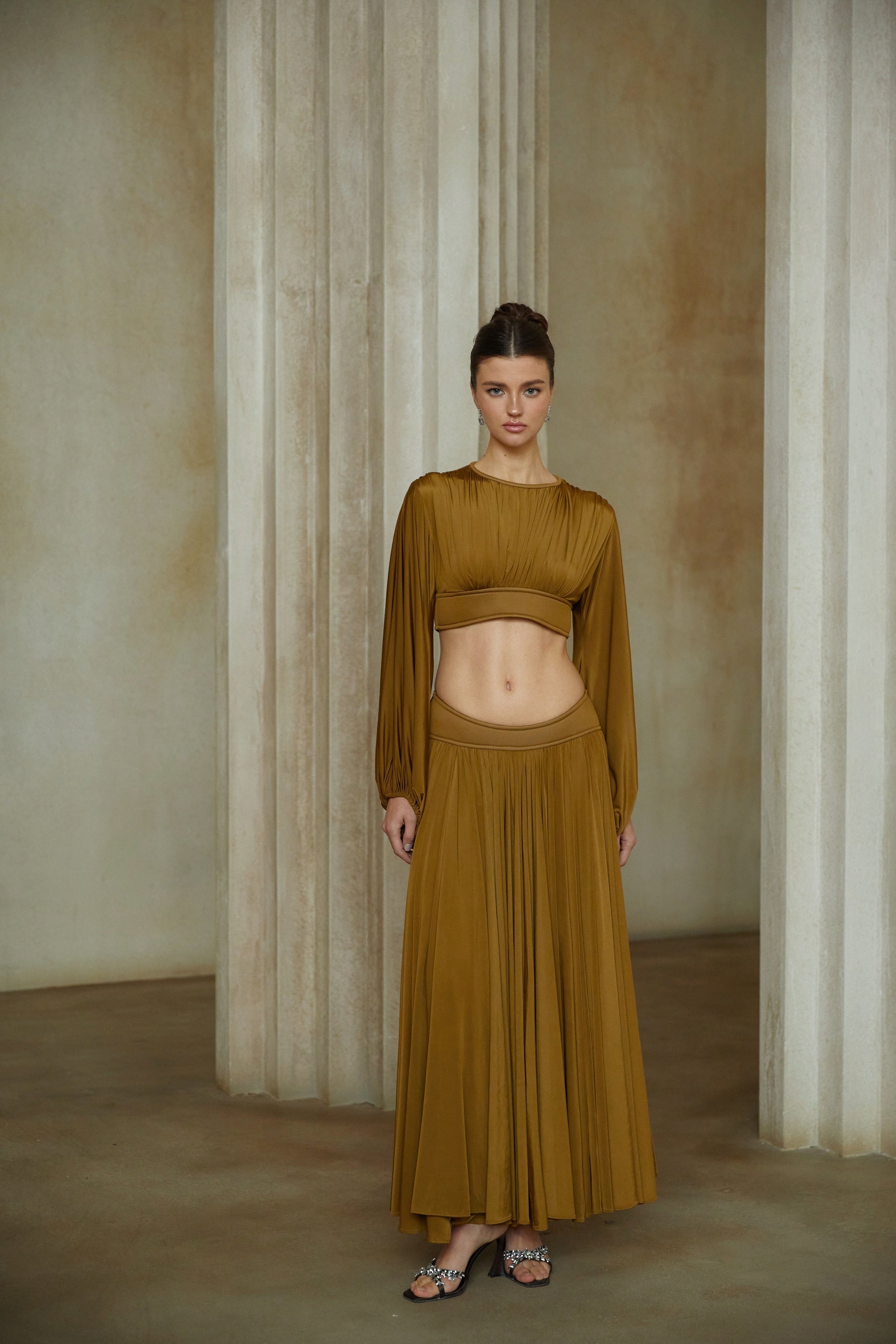 طقم بلوزة وتنورة دافني جرين المطوي بالكامل من قطعتين