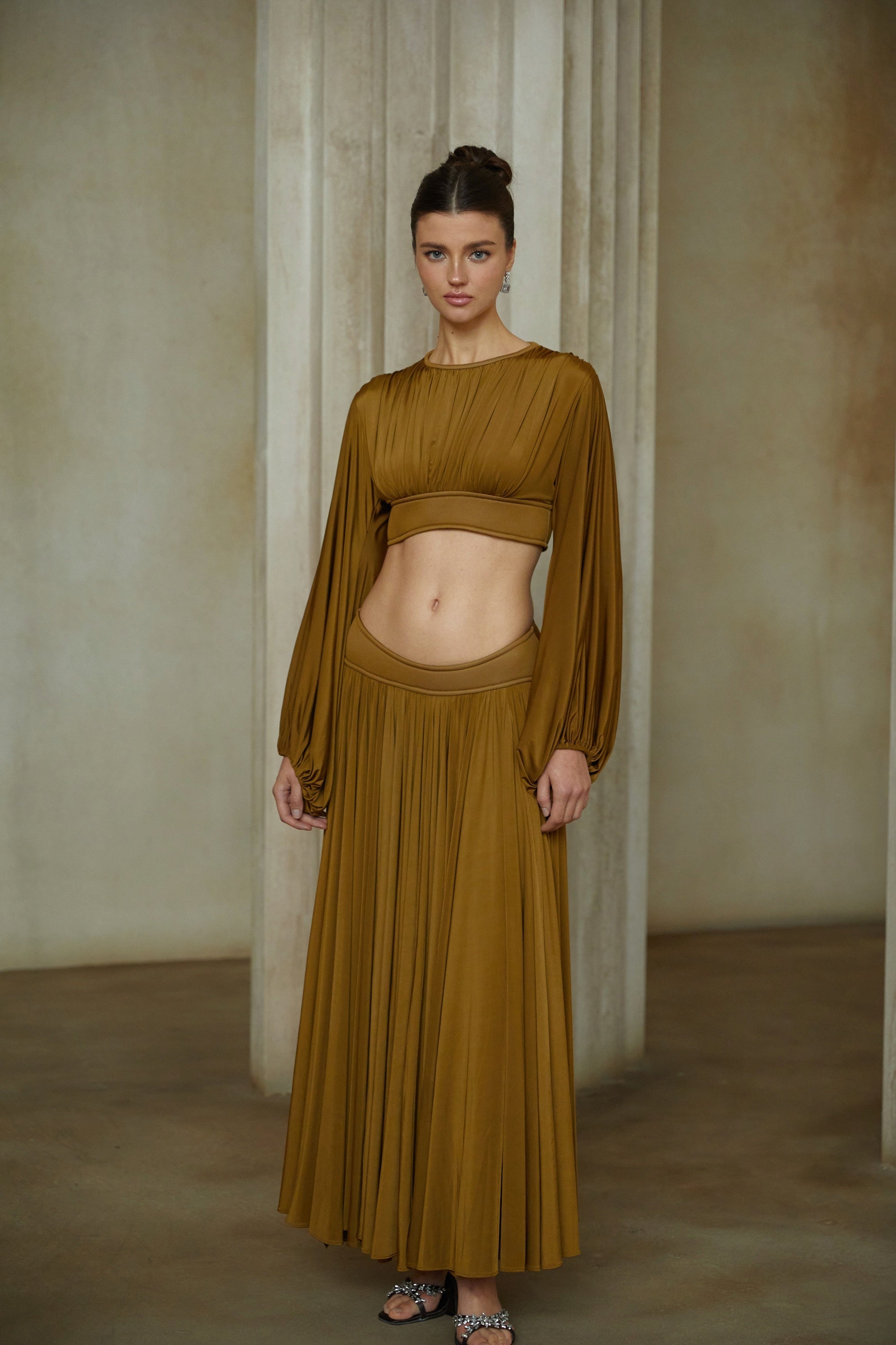 طقم بلوزة وتنورة دافني جرين المطوي بالكامل من قطعتين