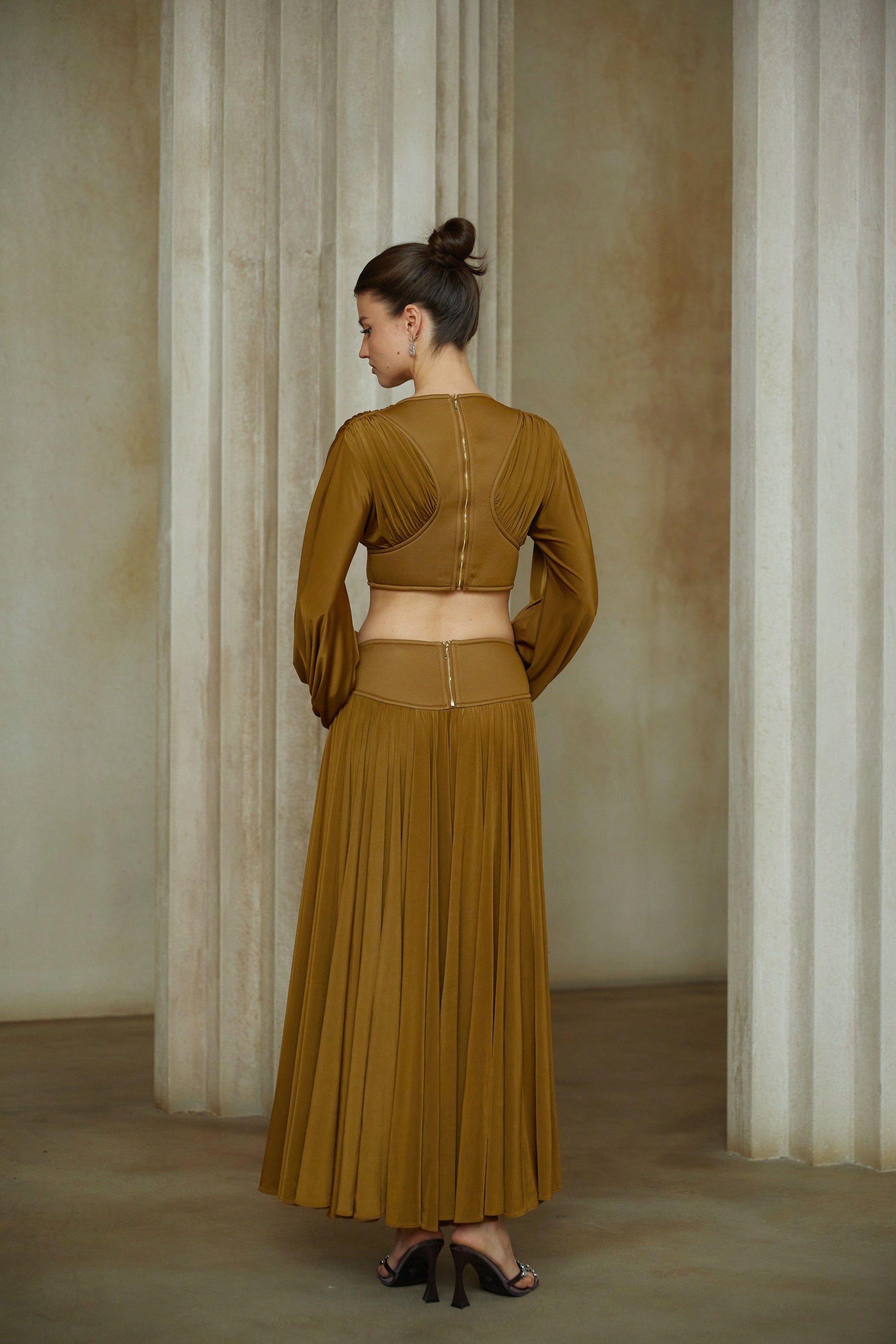 طقم بلوزة وتنورة دافني جرين المطوي بالكامل من قطعتين