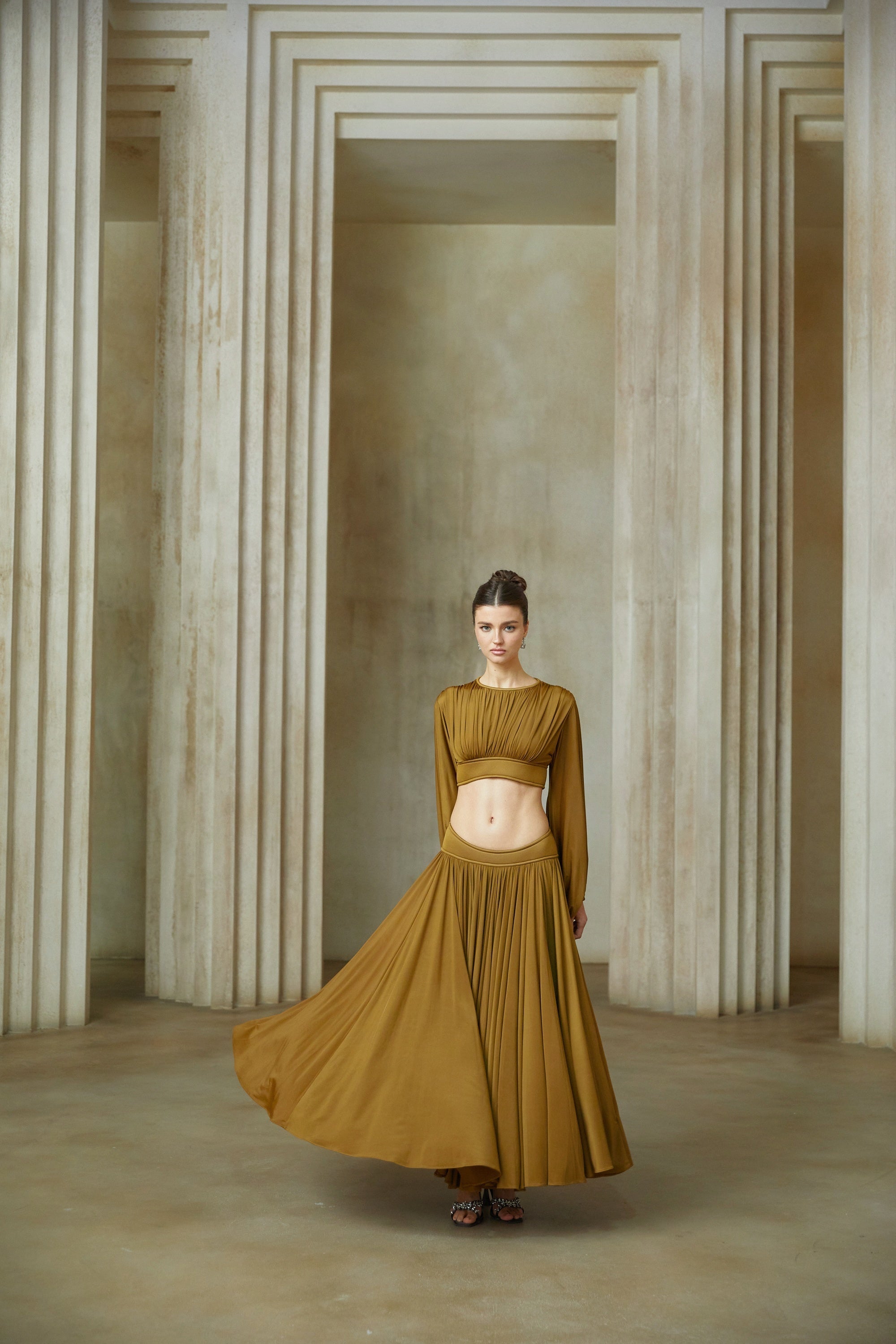 طقم بلوزة وتنورة دافني جرين المطوي بالكامل من قطعتين