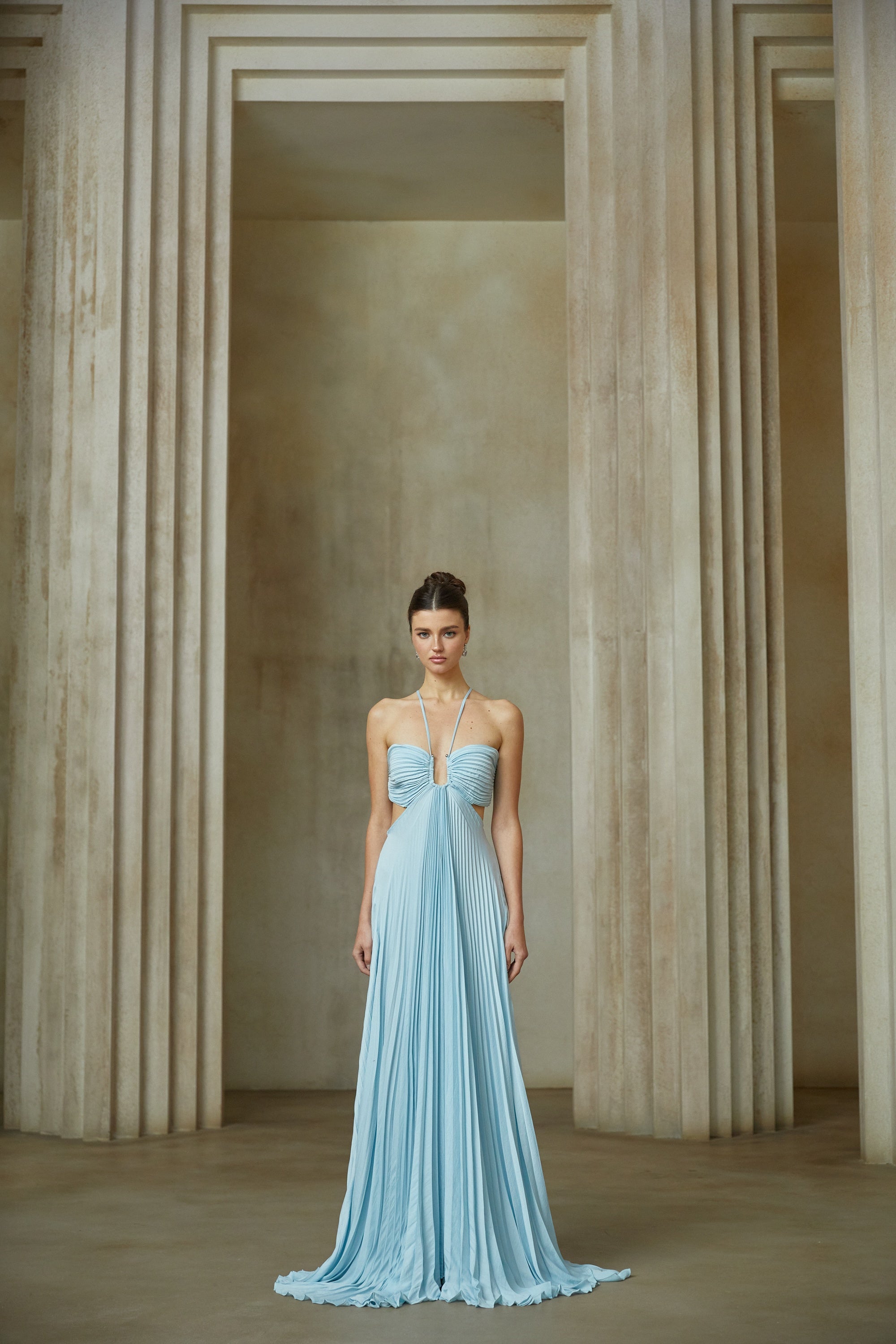 فستان ماكسي أندريا بلو مطوي مع تفاصيل مقصوصة