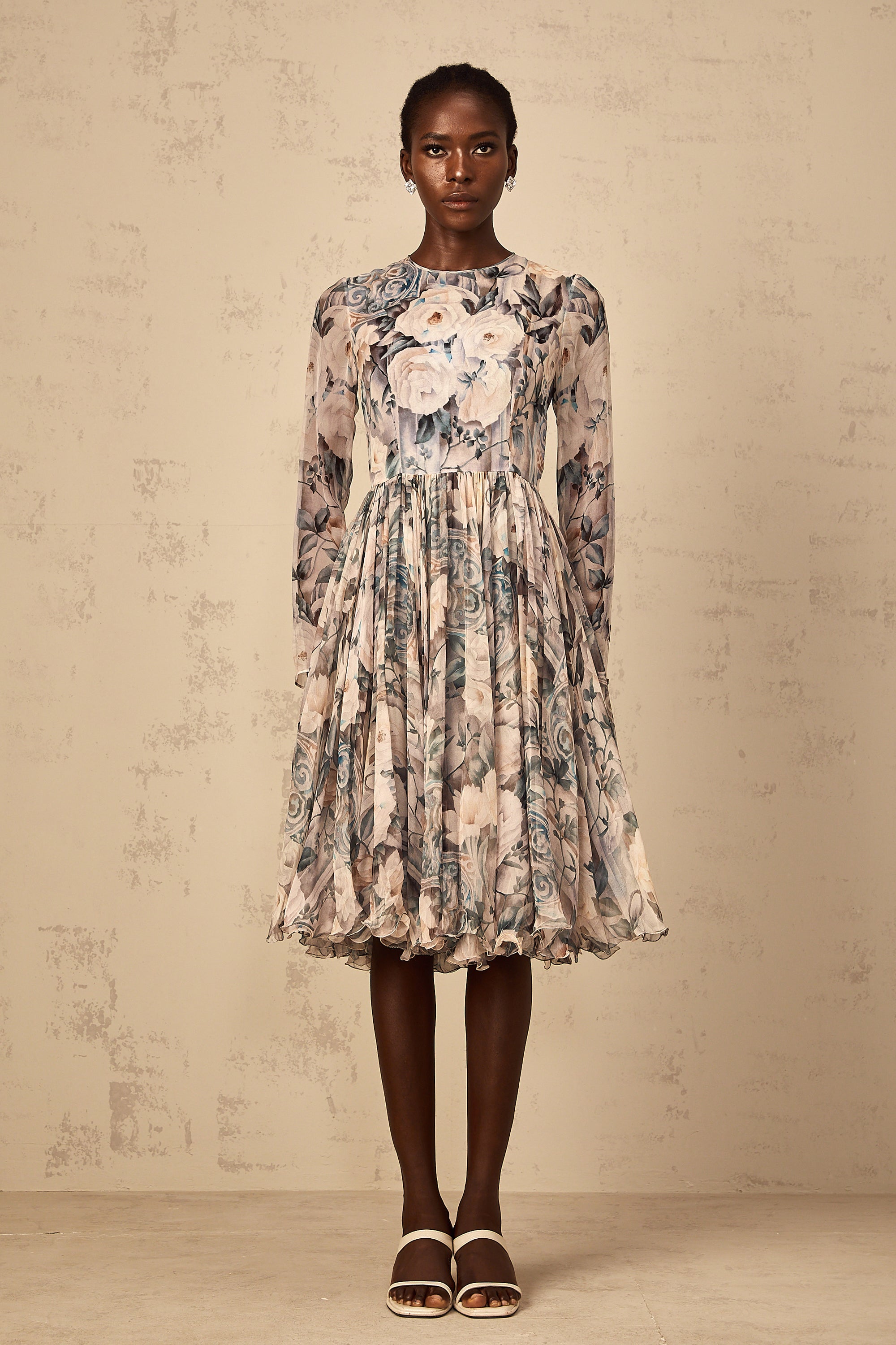 فستان ميلاني متوسط الطول من الشيفون بطبعة زهور