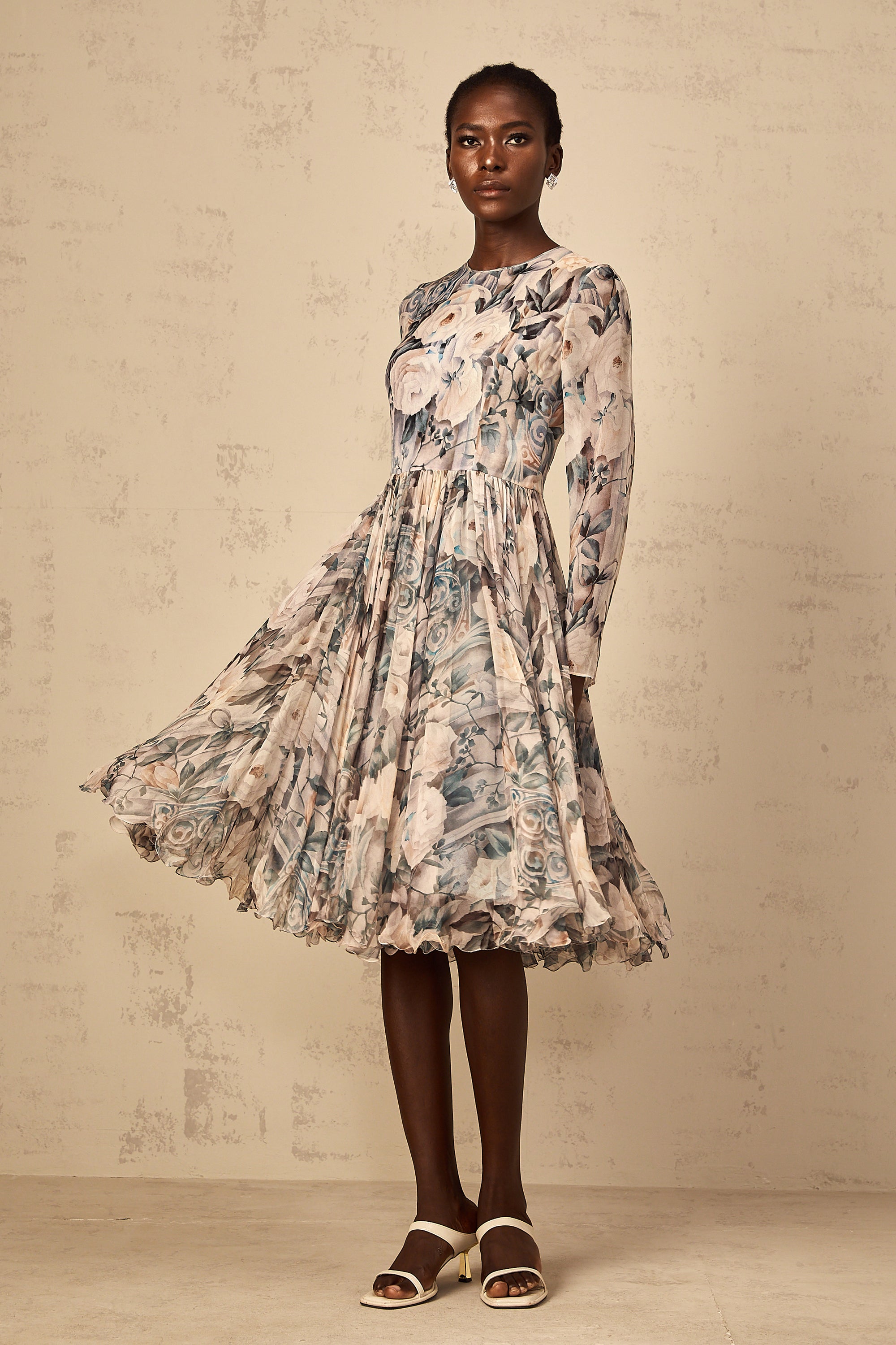 فستان ميلاني متوسط الطول من الشيفون بطبعة زهور