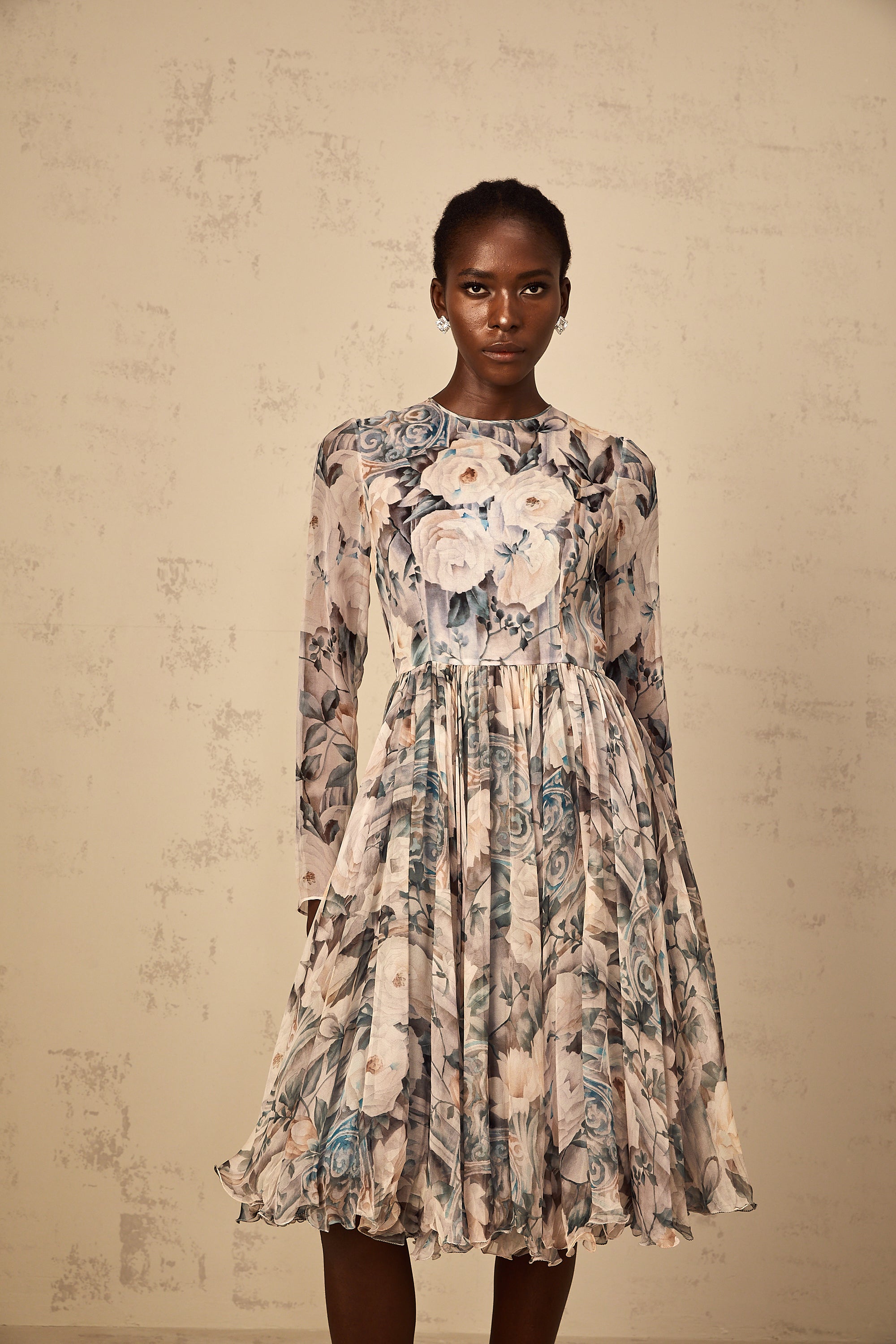 فستان ميلاني متوسط الطول من الشيفون بطبعة زهور