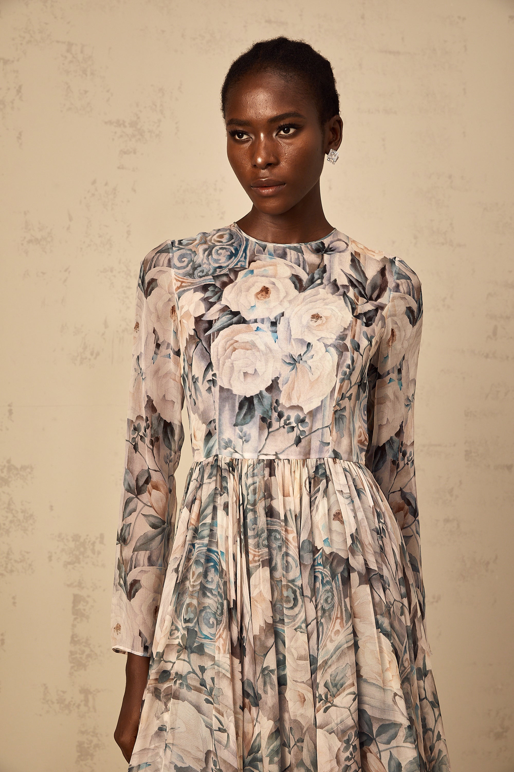 فستان ميلاني متوسط الطول من الشيفون بطبعة زهور