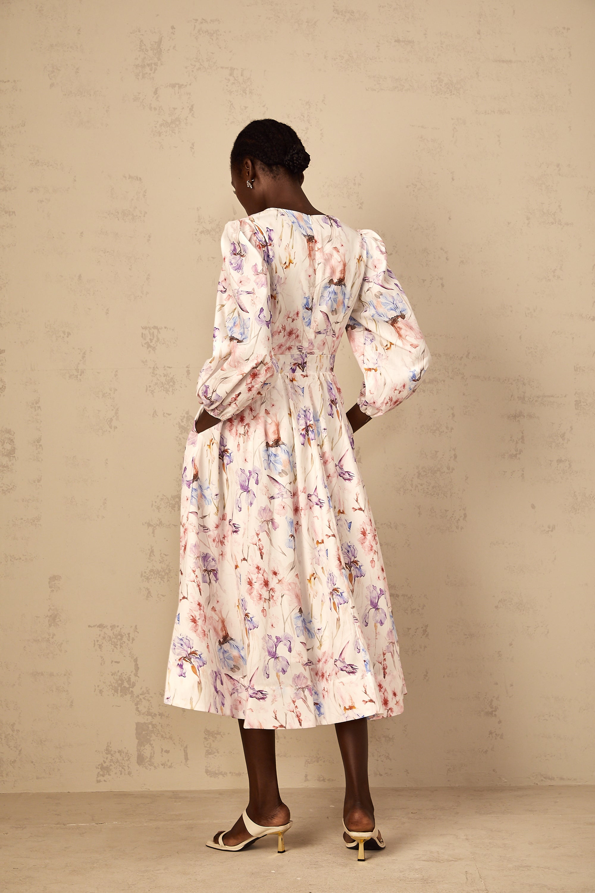 Géraldine White V-Neck Floral Print Midi Dress