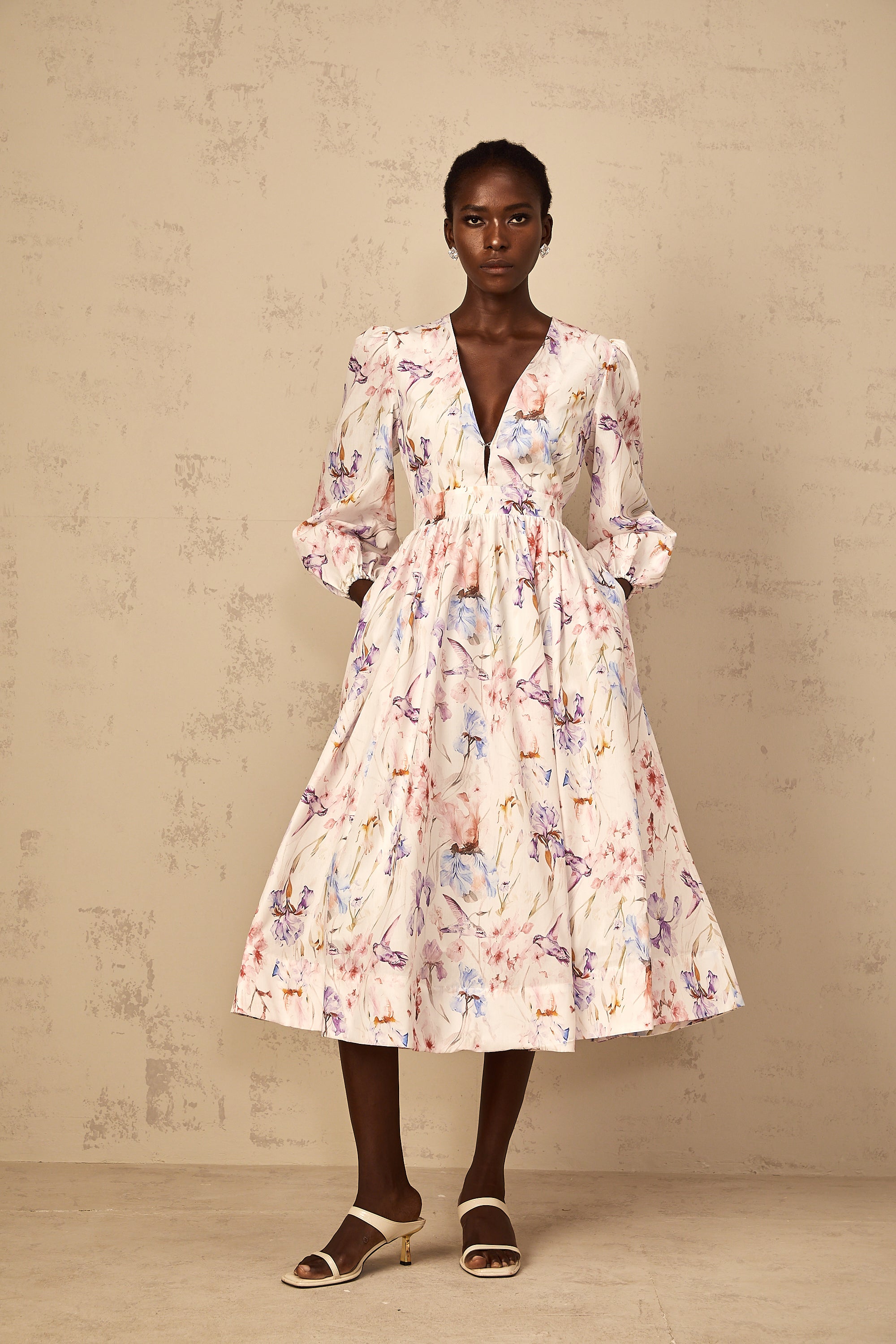 Géraldine White V-Neck Floral Print Midi Dress