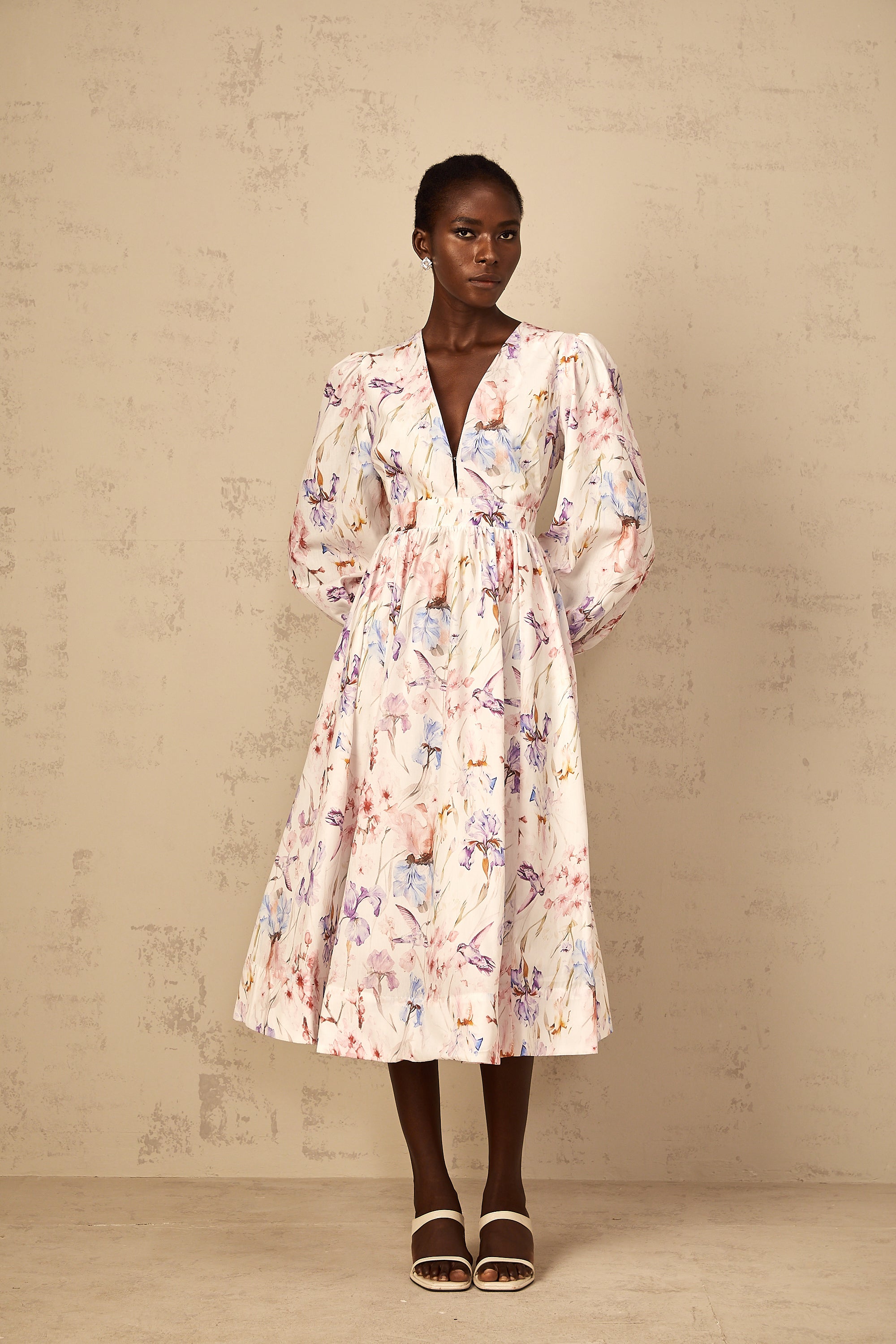 Géraldine White V-Neck Floral Print Midi Dress