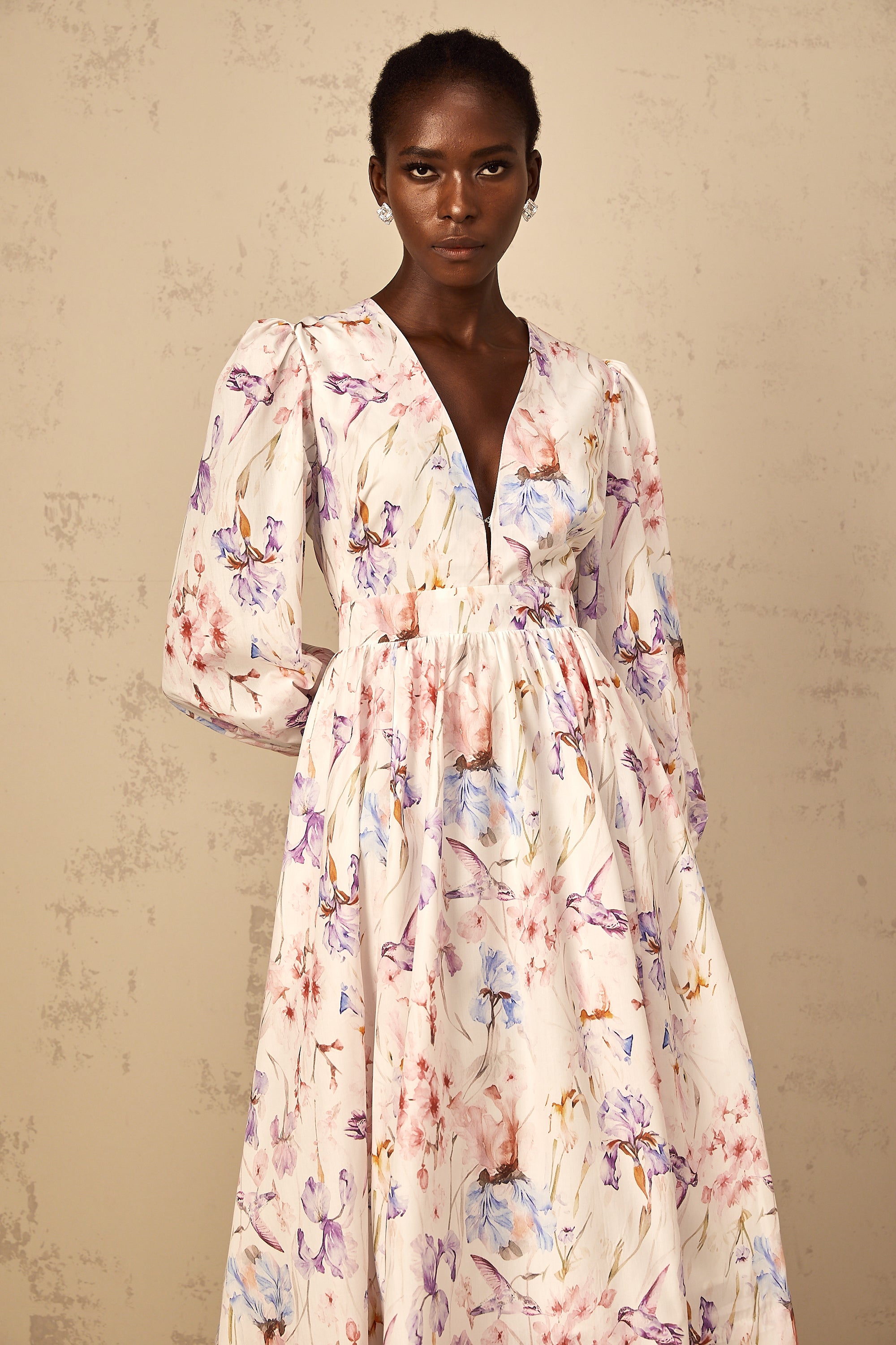 Géraldine White V-Neck Floral Print Midi Dress