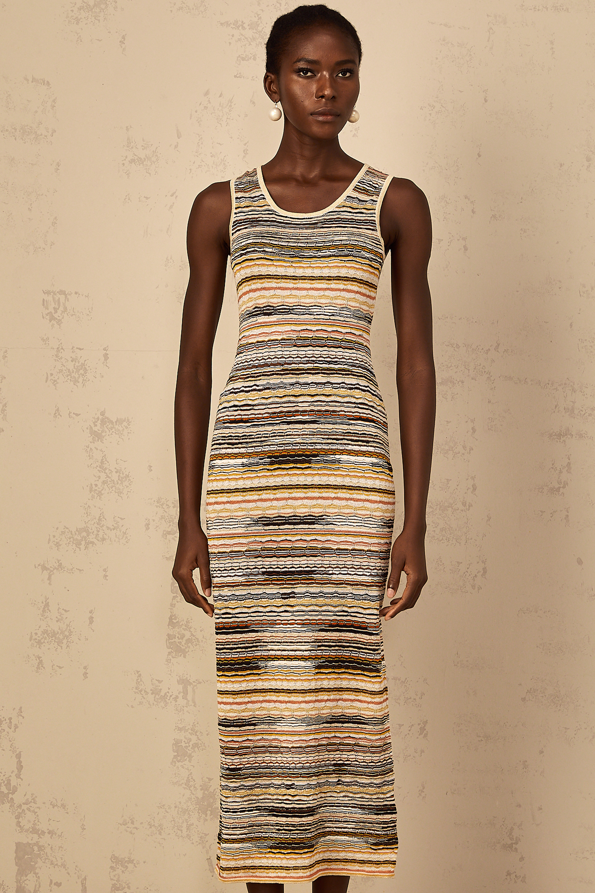 فستان كوينتين الأصفر المخطط بالكروشيه متوسط الطول