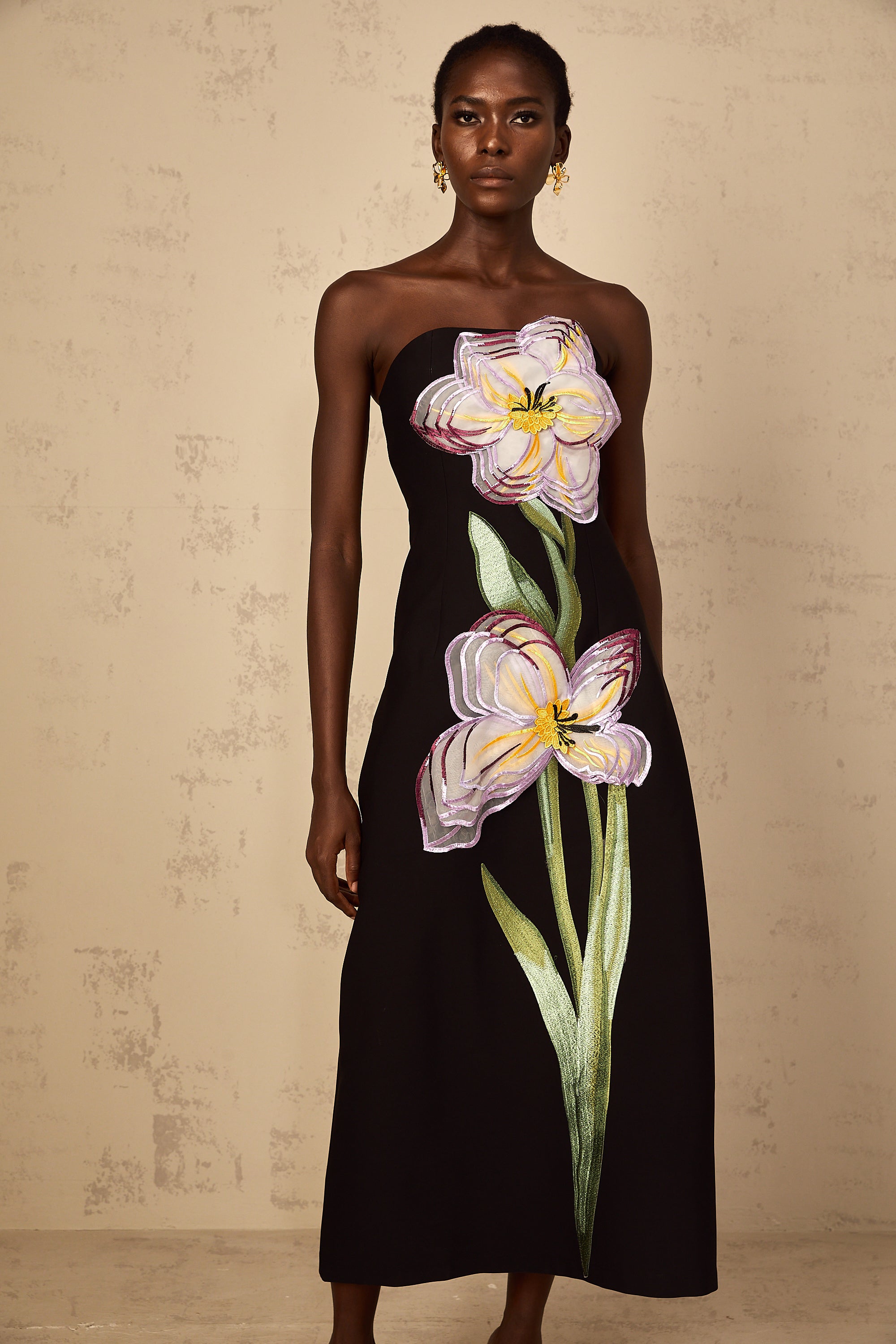 Irène – Schulterfreies Midikleid mit Paillettenstickerei in Schwarz