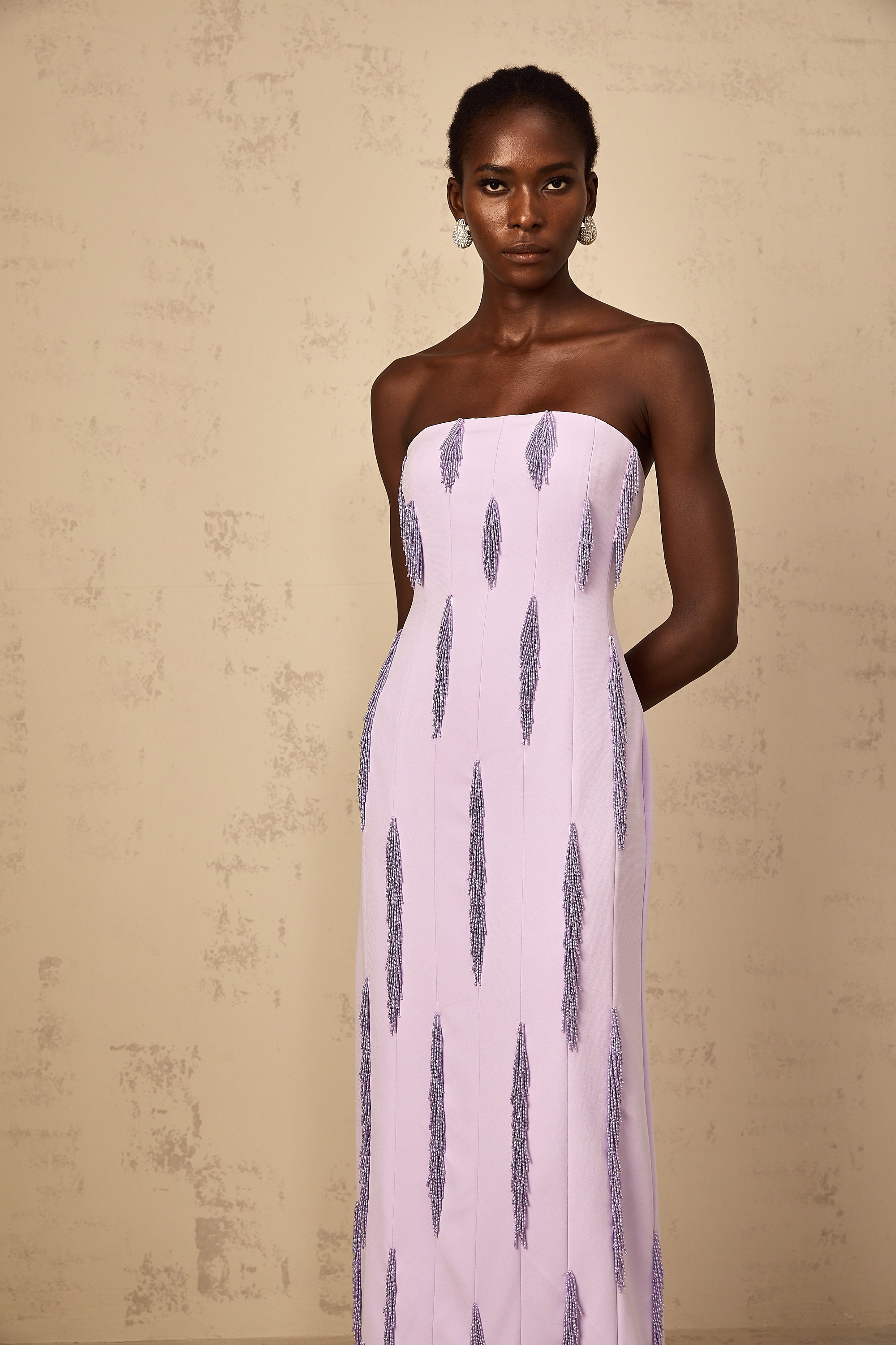 فستان إميلي ماكسي أرجواني مزين بالخرز والهامش