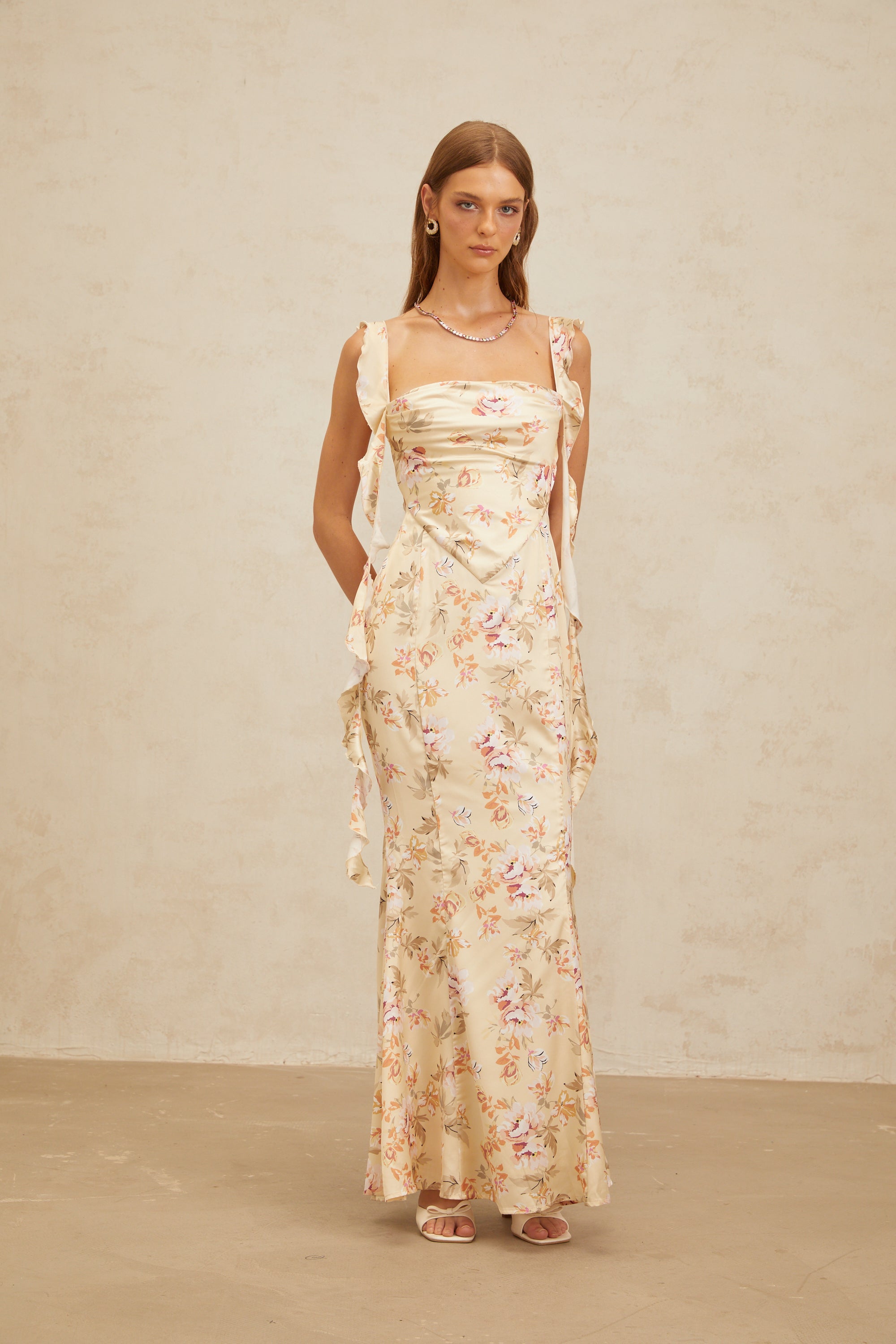 فستان أليزيه ماكسي بطبعة زهور صفراء