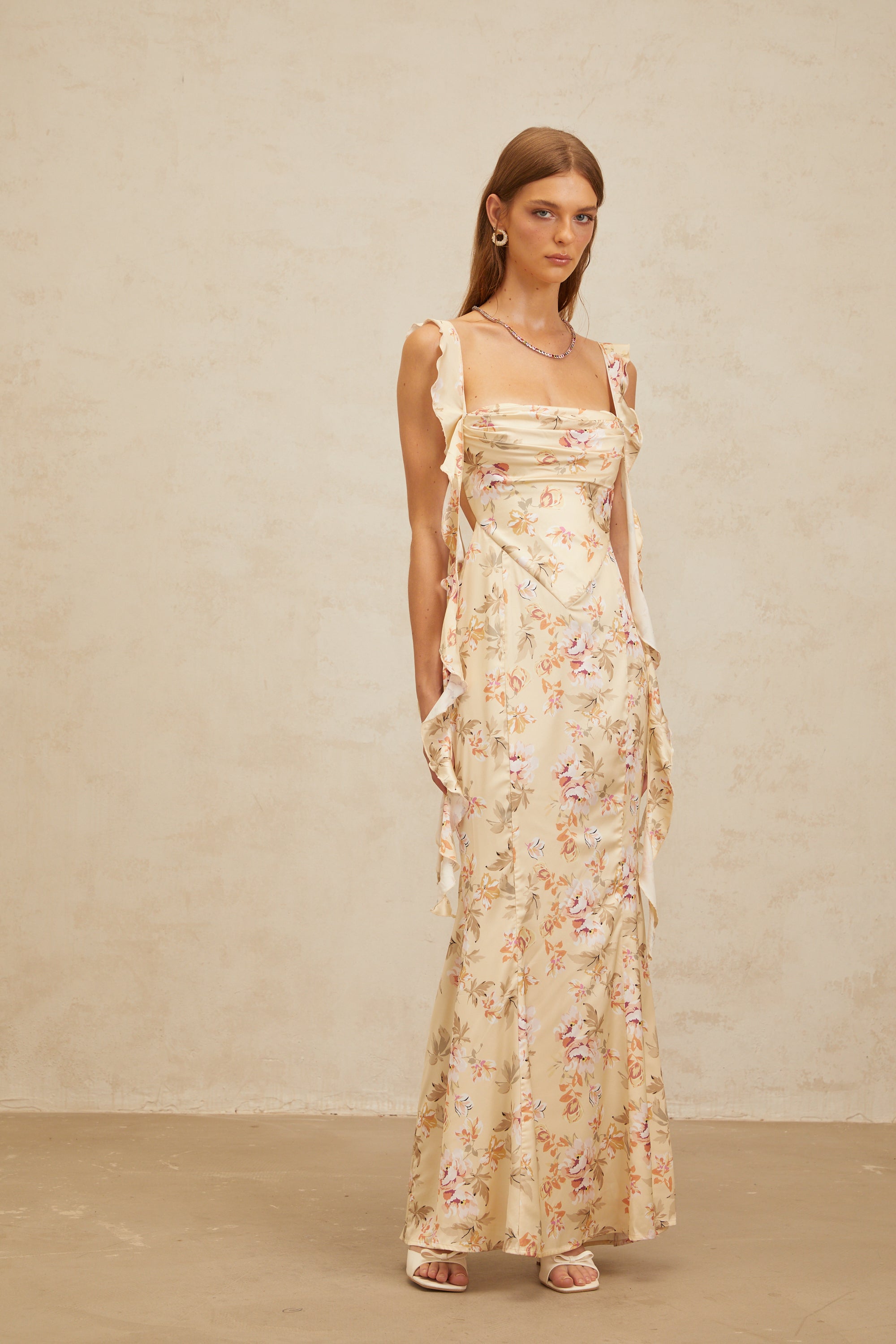 فستان أليزيه ماكسي بطبعة زهور صفراء