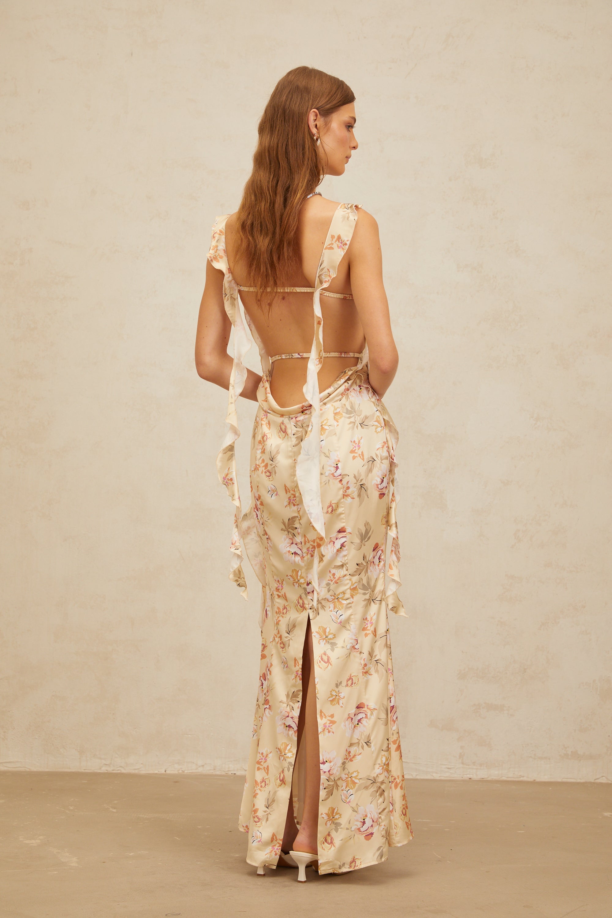 فستان أليزيه ماكسي بطبعة زهور صفراء