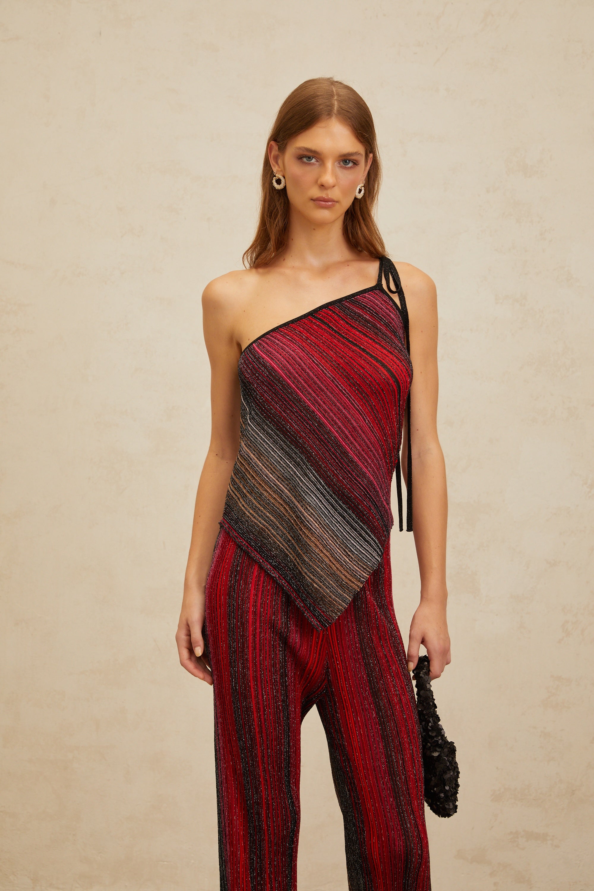 Amaryllis – Passendes Strickset mit roten Pailletten und Streifen