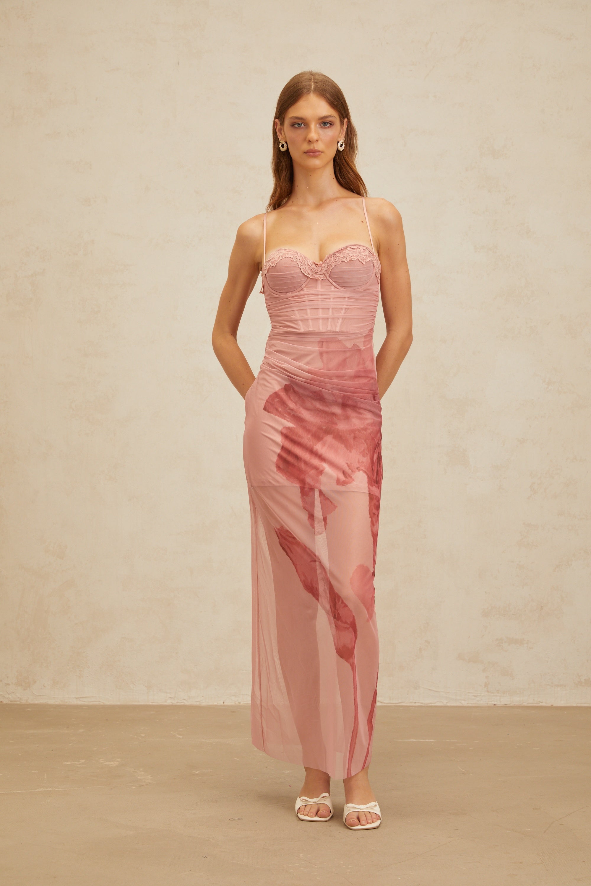 Amandine – Rosa Maxikleid aus Tüll mit Blumenmuster