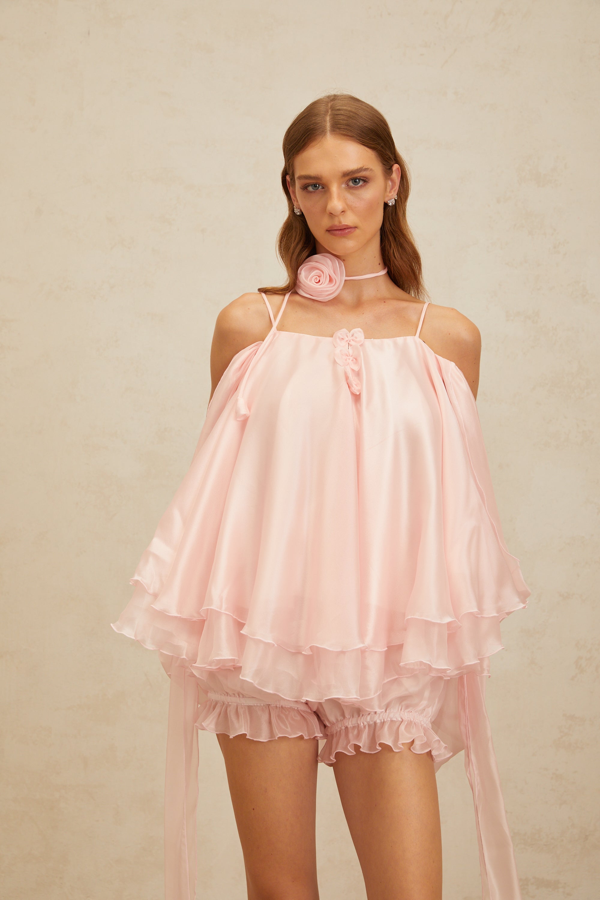 طقم بلوزة وشورت من التول ثلاثي الأبعاد من Amélie باللون الوردي