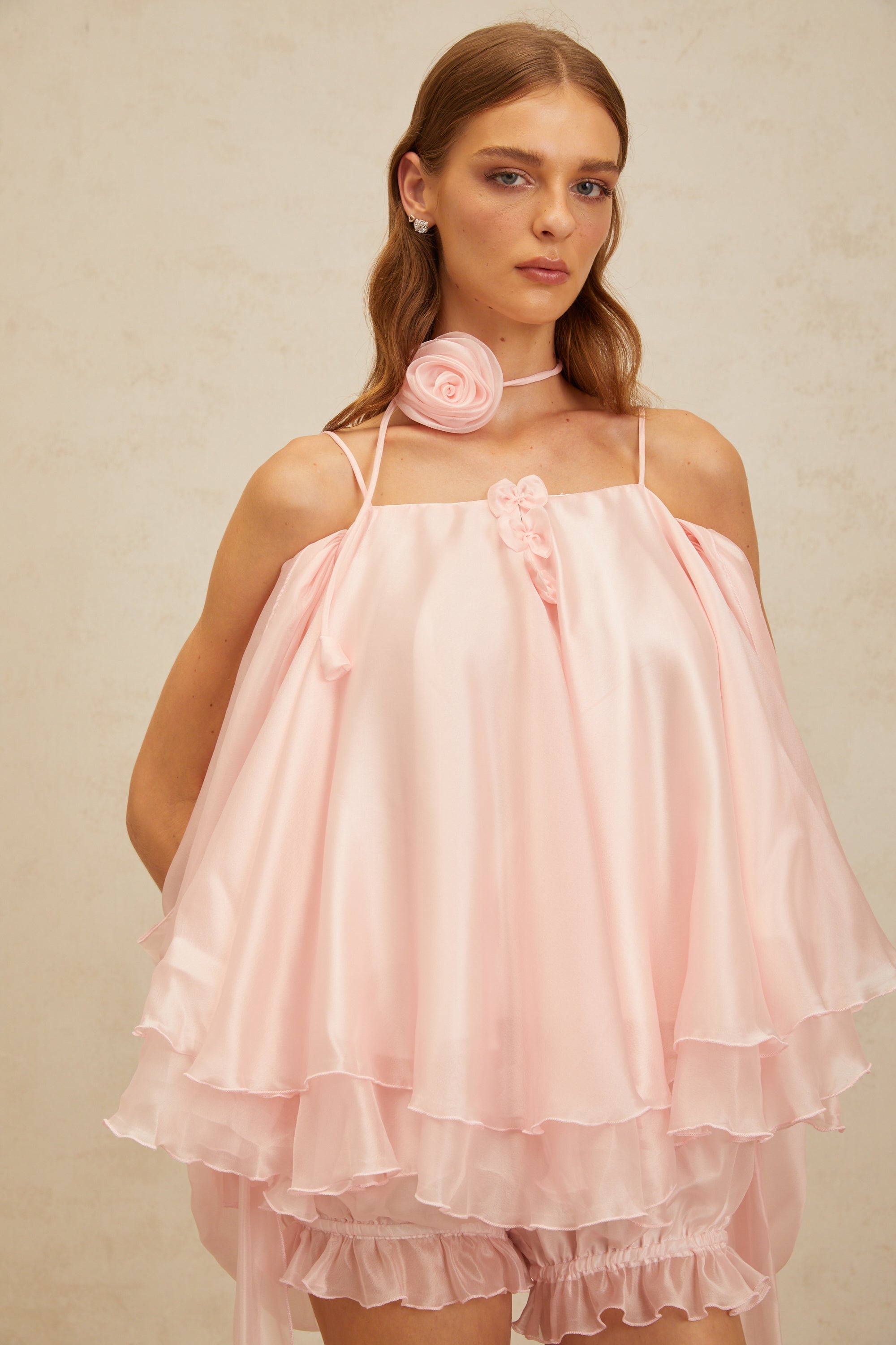 طقم بلوزة وشورت من التول ثلاثي الأبعاد من Amélie باللون الوردي