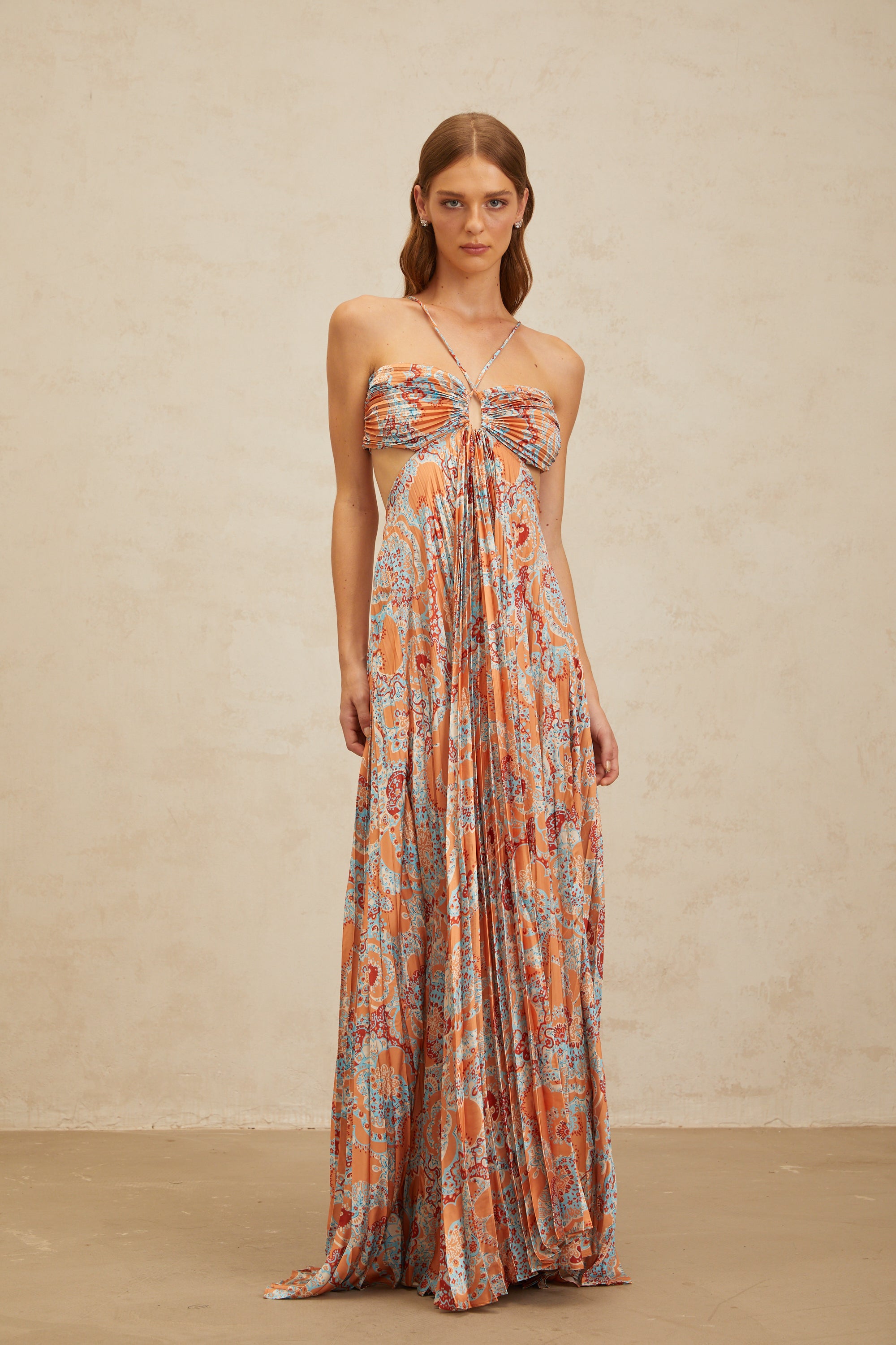 فستان ماكسي أندريا برتقالي بطبعة زهور مع تفاصيل مقصوصة