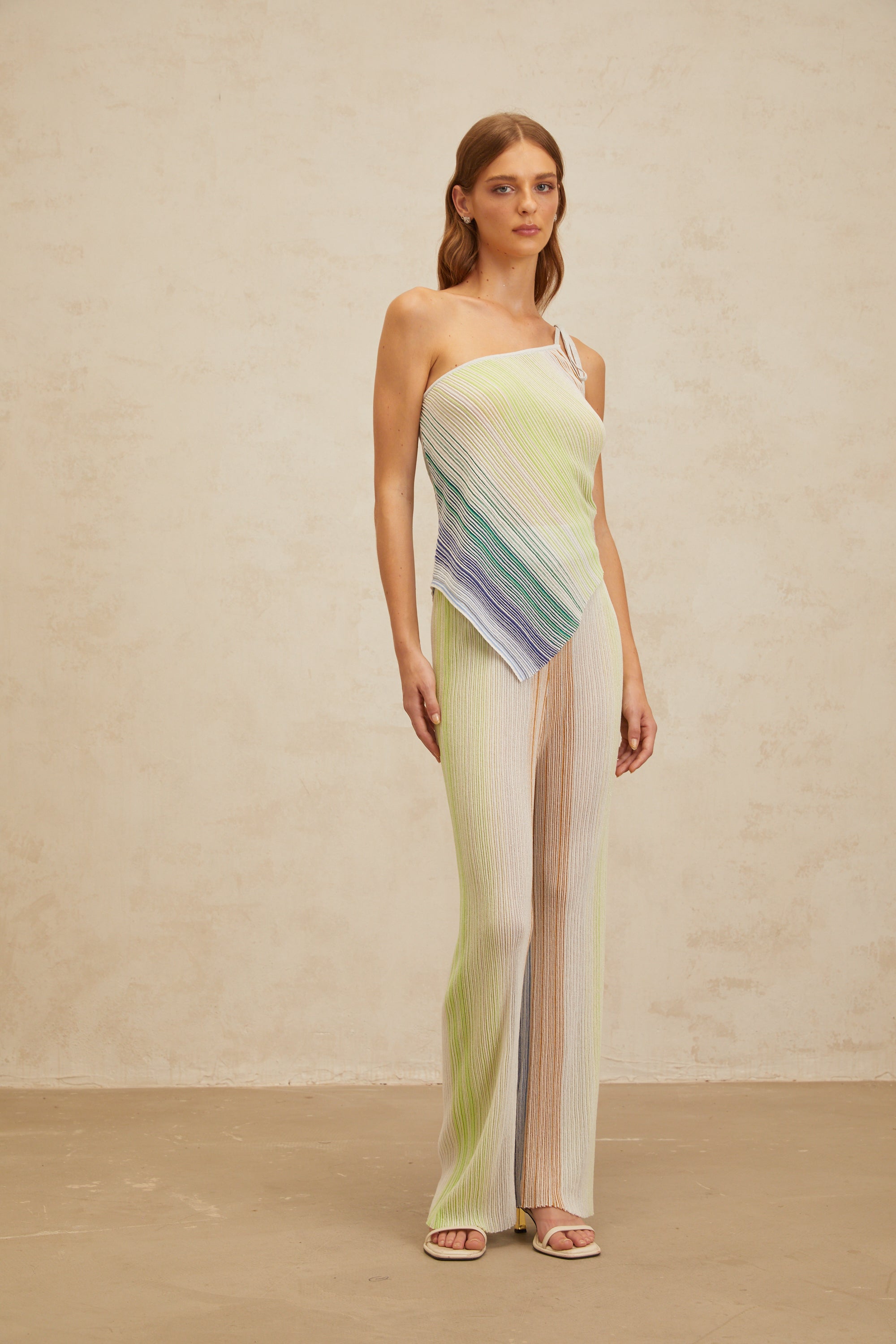 Amaryllis – Passendes Strickset mit grünen Pailletten und Streifen