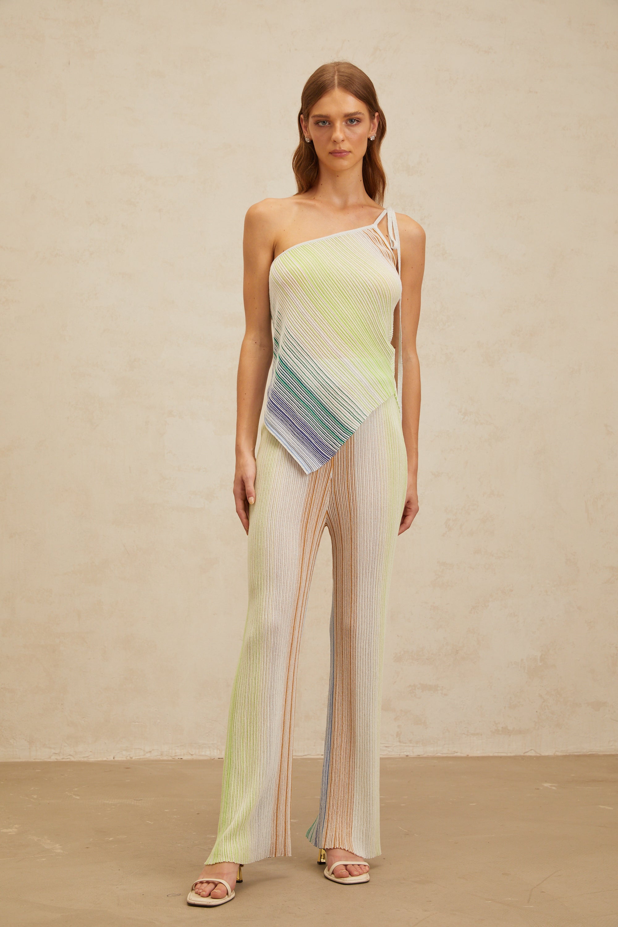 Amaryllis – Passendes Strickset mit grünen Pailletten und Streifen